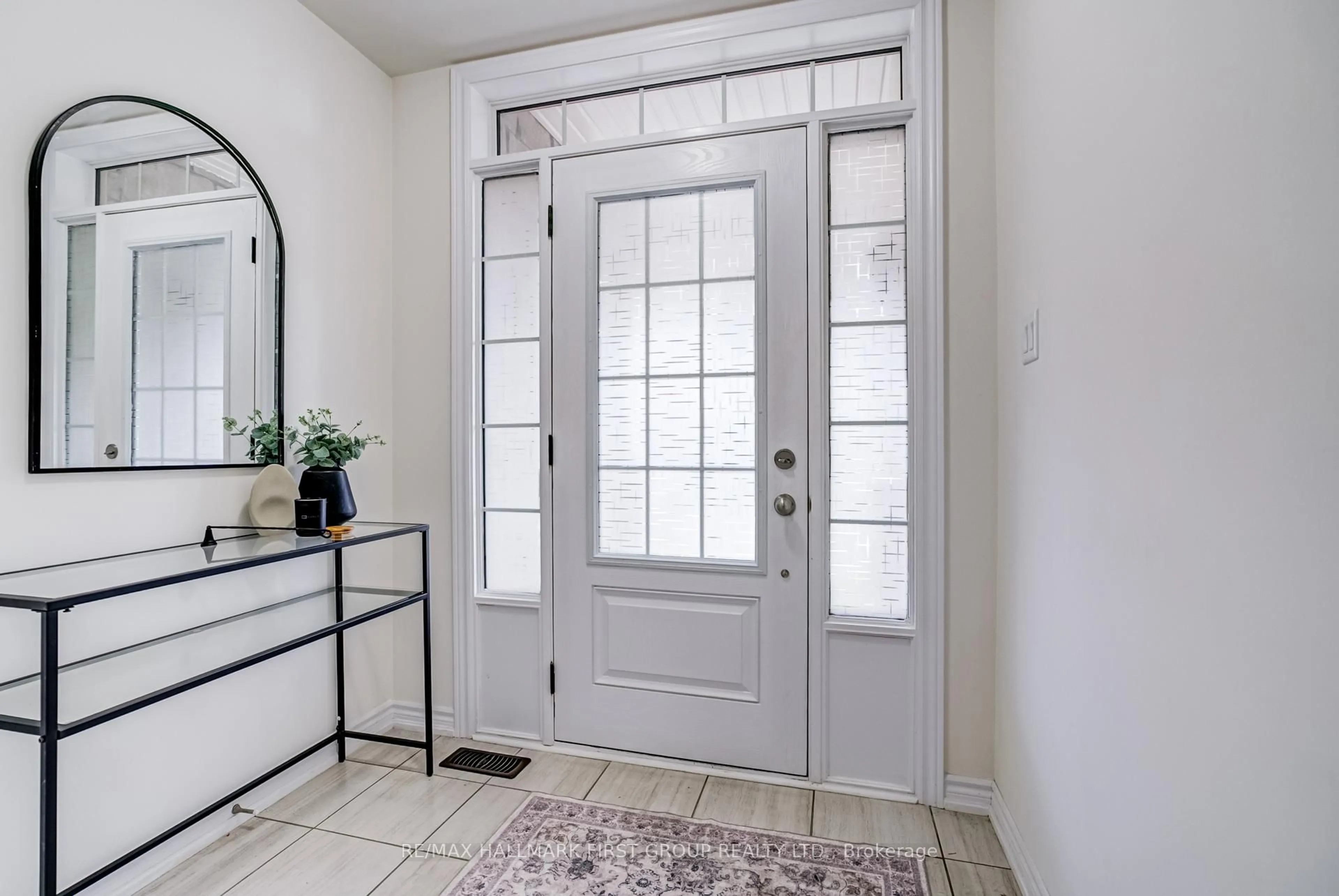 Indoor entryway for 26 Kingfisher Way, Whitby Ontario L1P 1Y5