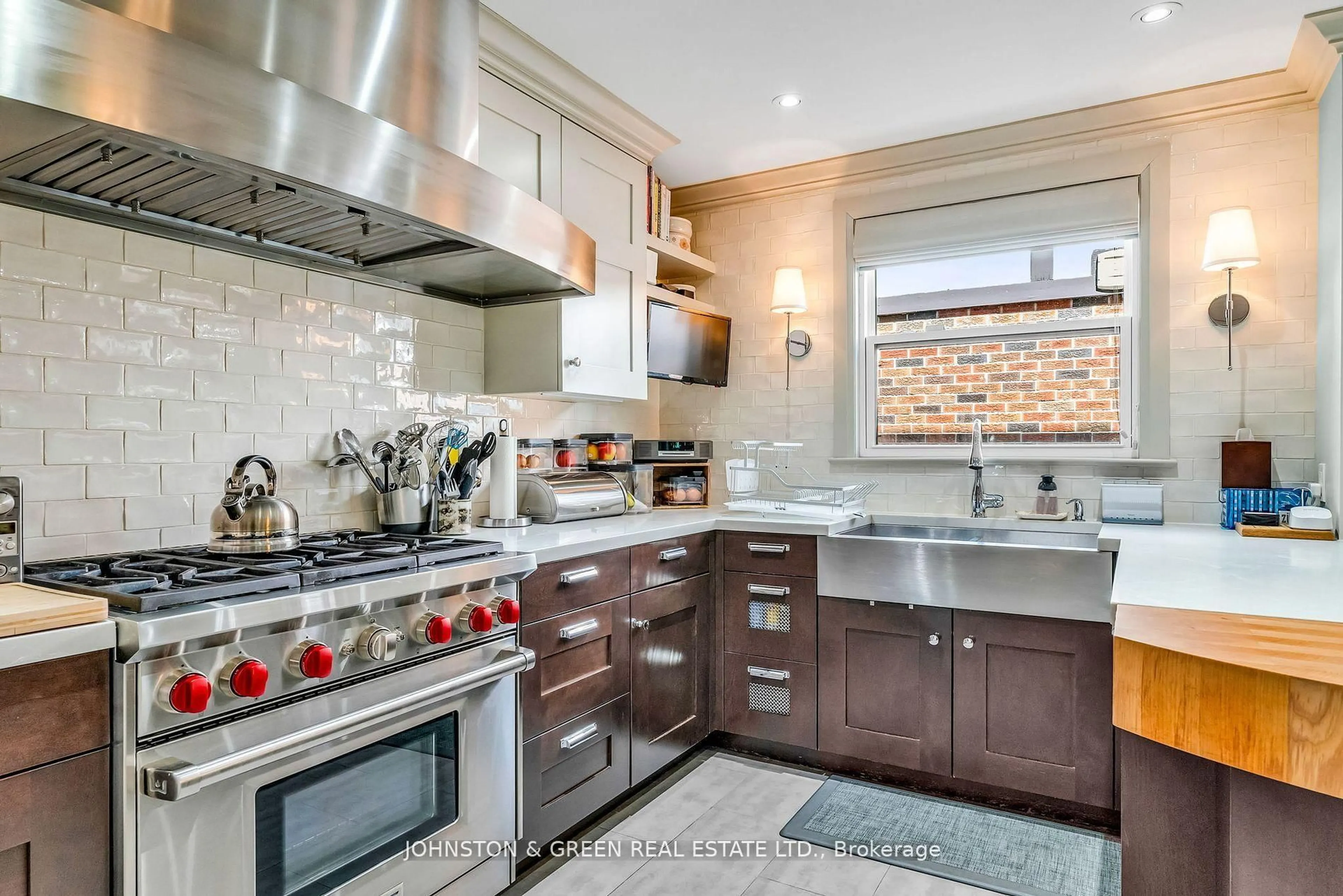 Contemporary kitchen, ceramic/tile floor for 1 Woodvale Cres, Toronto Ontario M4C 5N4