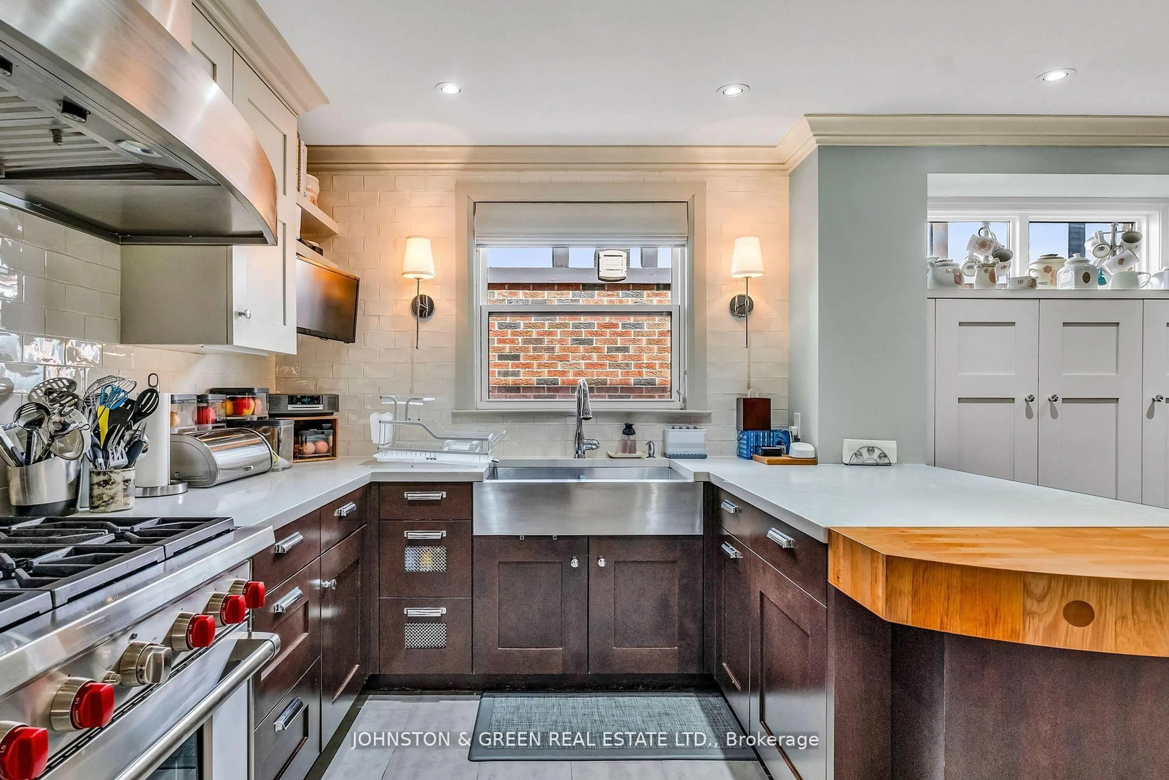 Contemporary kitchen, ceramic/tile floor for 1 Woodvale Cres, Toronto Ontario M4C 5N4