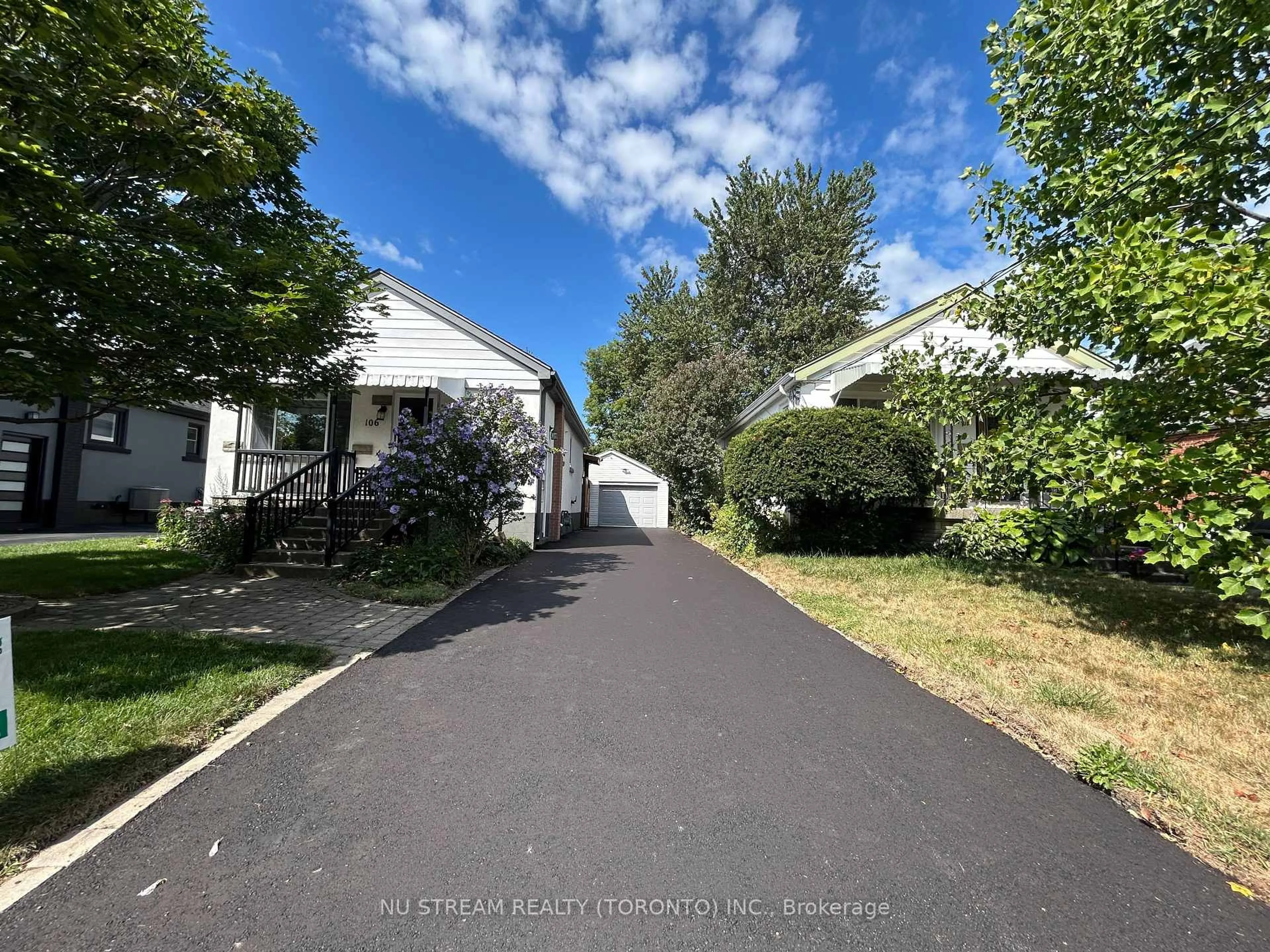 A pic from outside/outdoor area/front of a property/back of a property/a pic from drone, street for 106 Phillip Ave, Toronto Ontario M1N 3R4