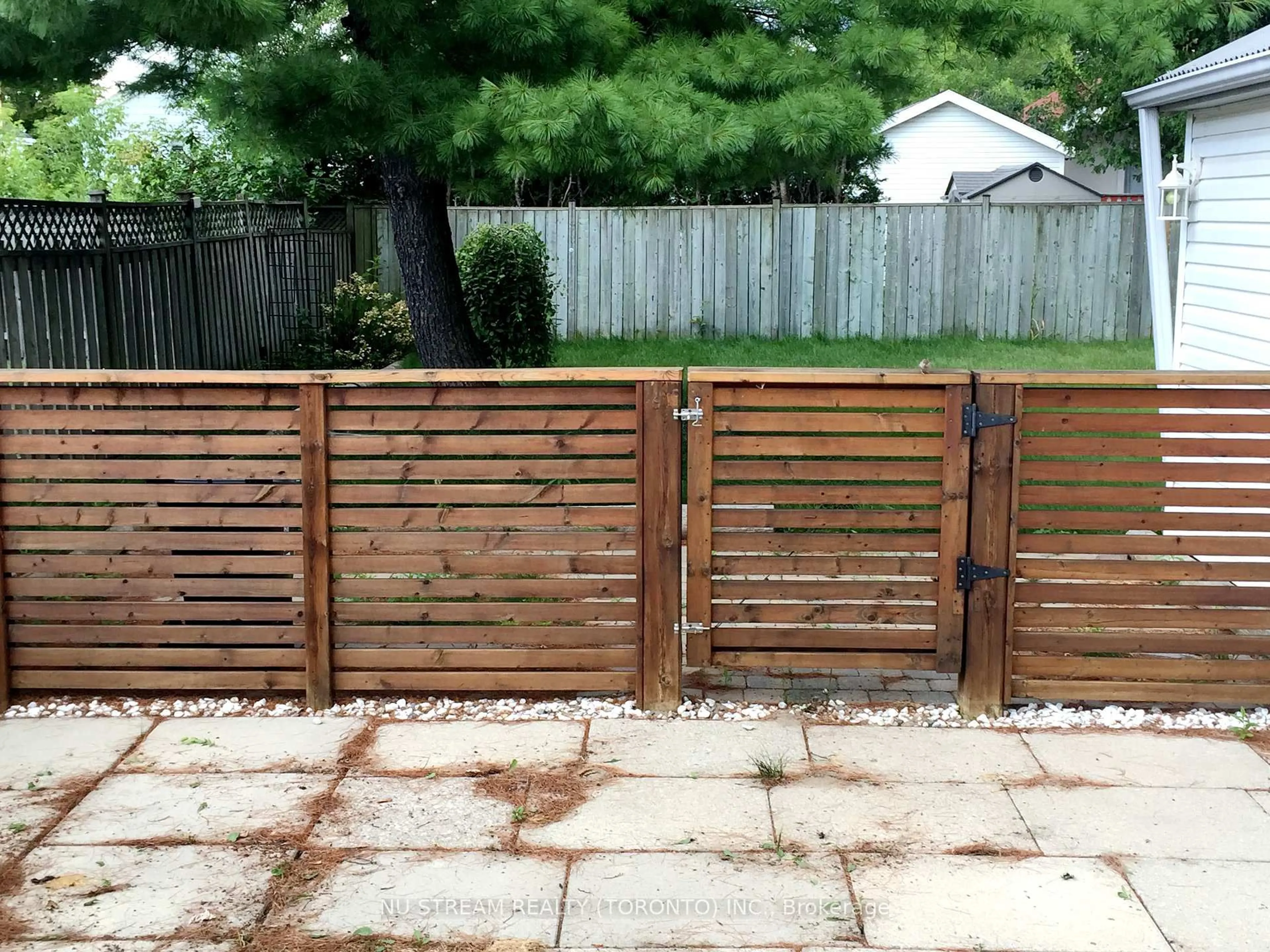 Patio, street for 106 Phillip Ave, Toronto Ontario M1N 3R4