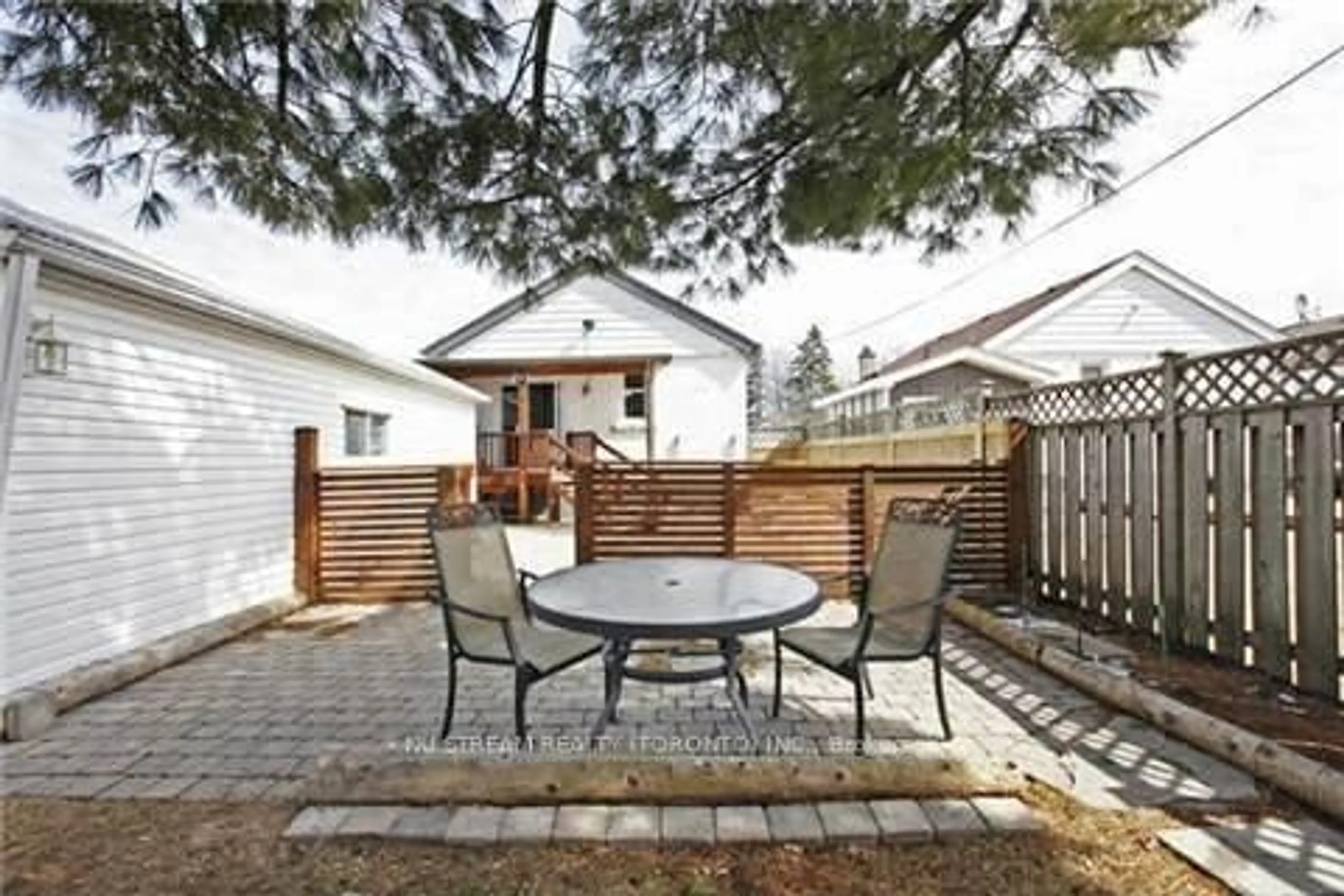 Patio, street for 106 Phillip Ave, Toronto Ontario M1N 3R4