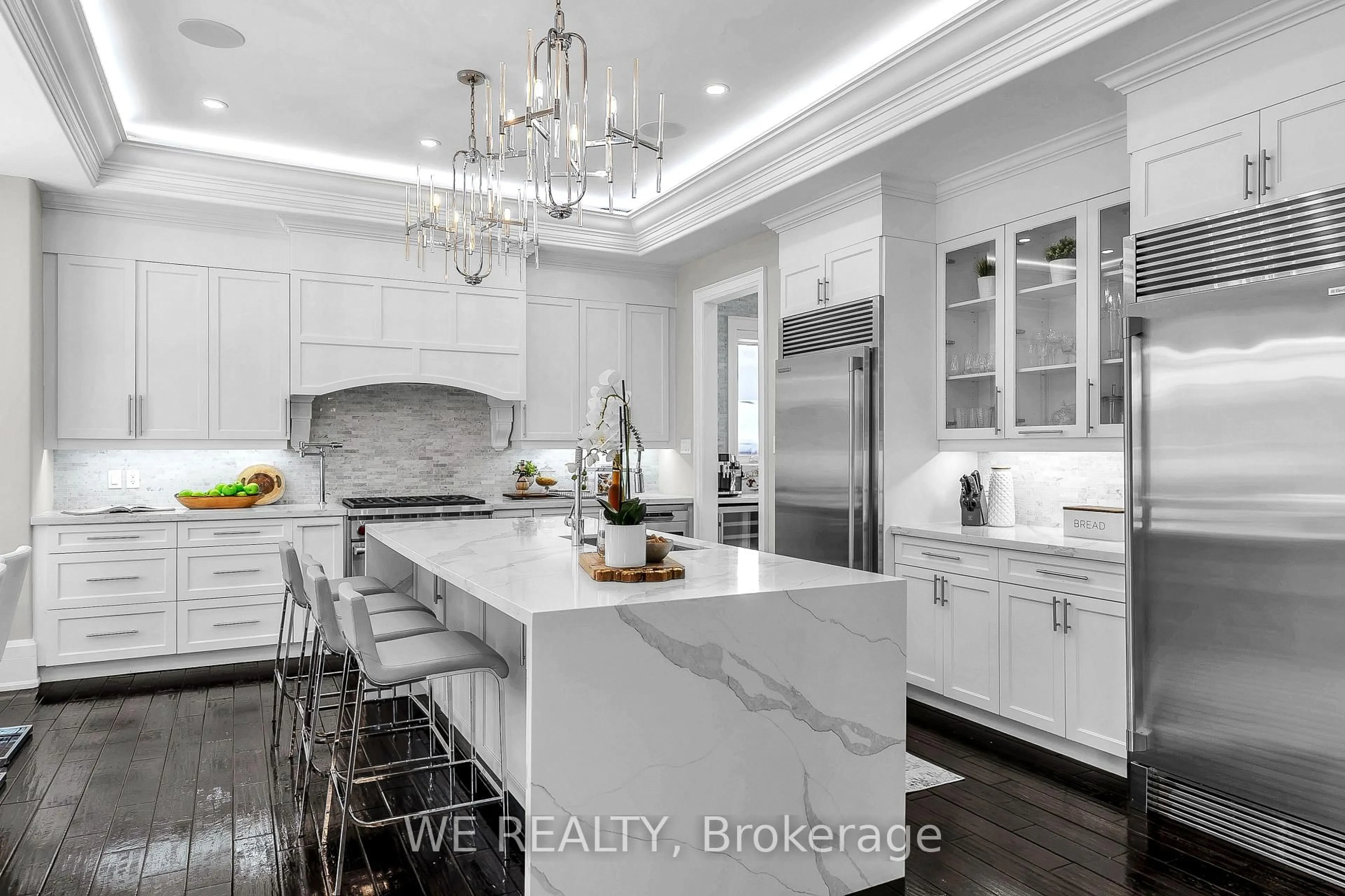 Open concept kitchen, ceramic/tile floor for 646 Annland St, Pickering Ontario L1W 1B1