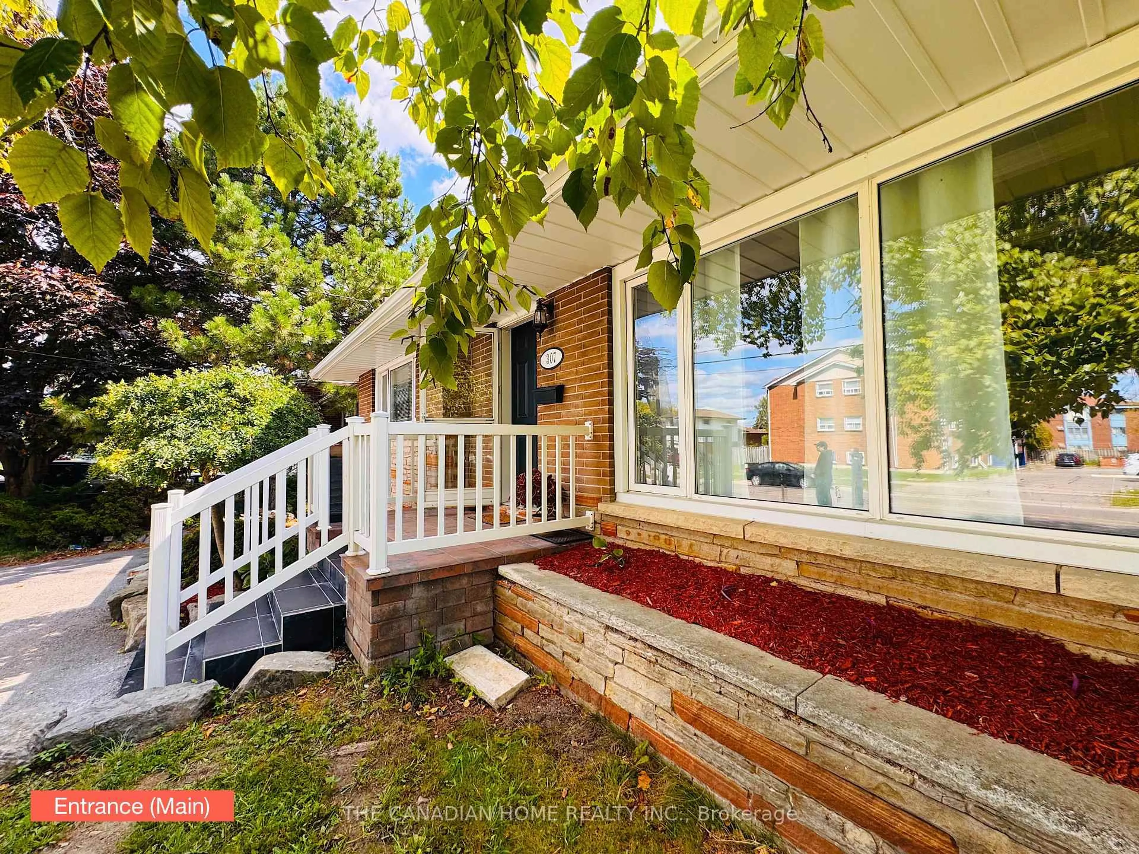 Home with vinyl exterior material, street for 307 Malaga Rd, Oshawa Ontario L1J 1N6