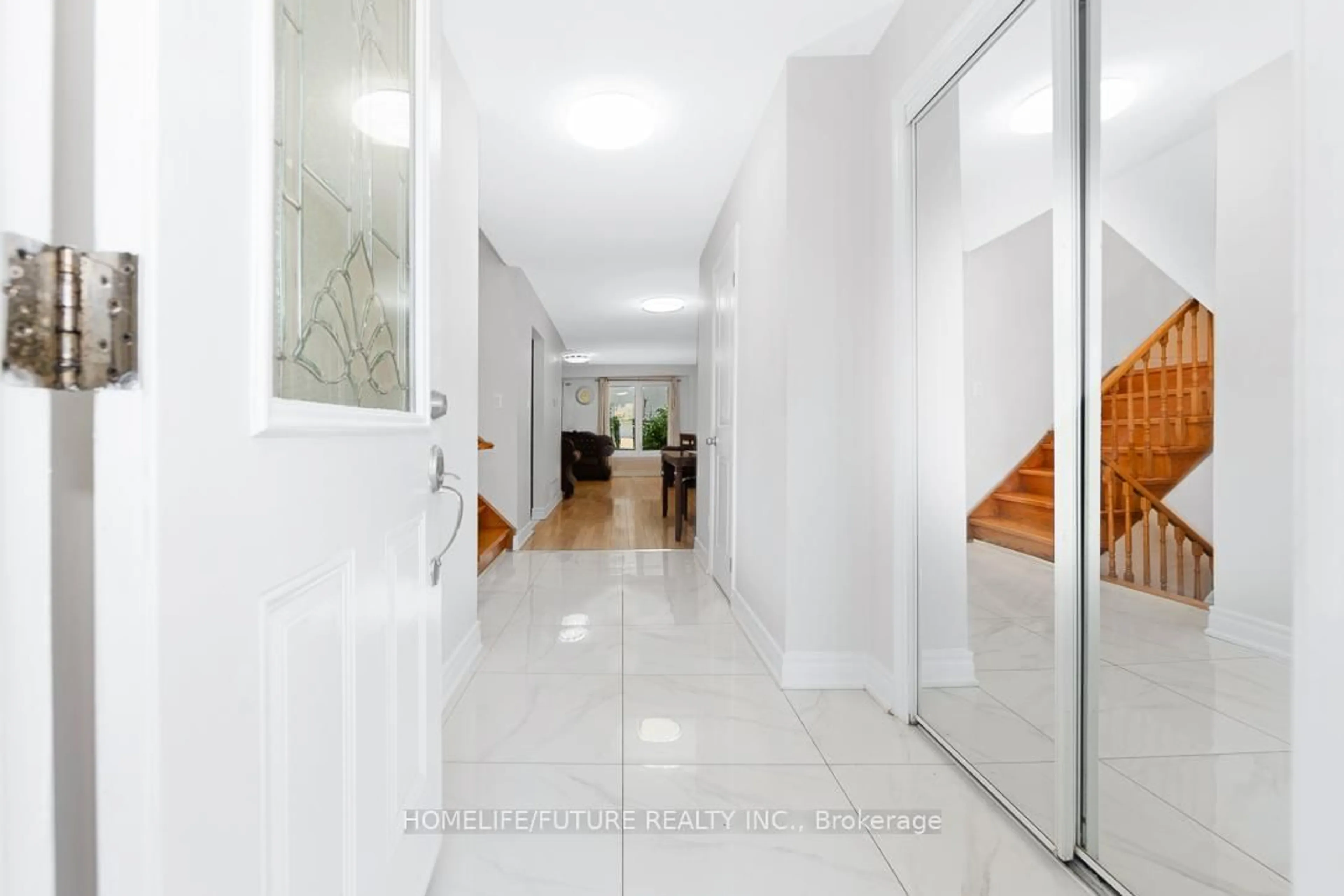 Indoor foyer for 67 Verne Cres, Toronto Ontario M1B 2Y4
