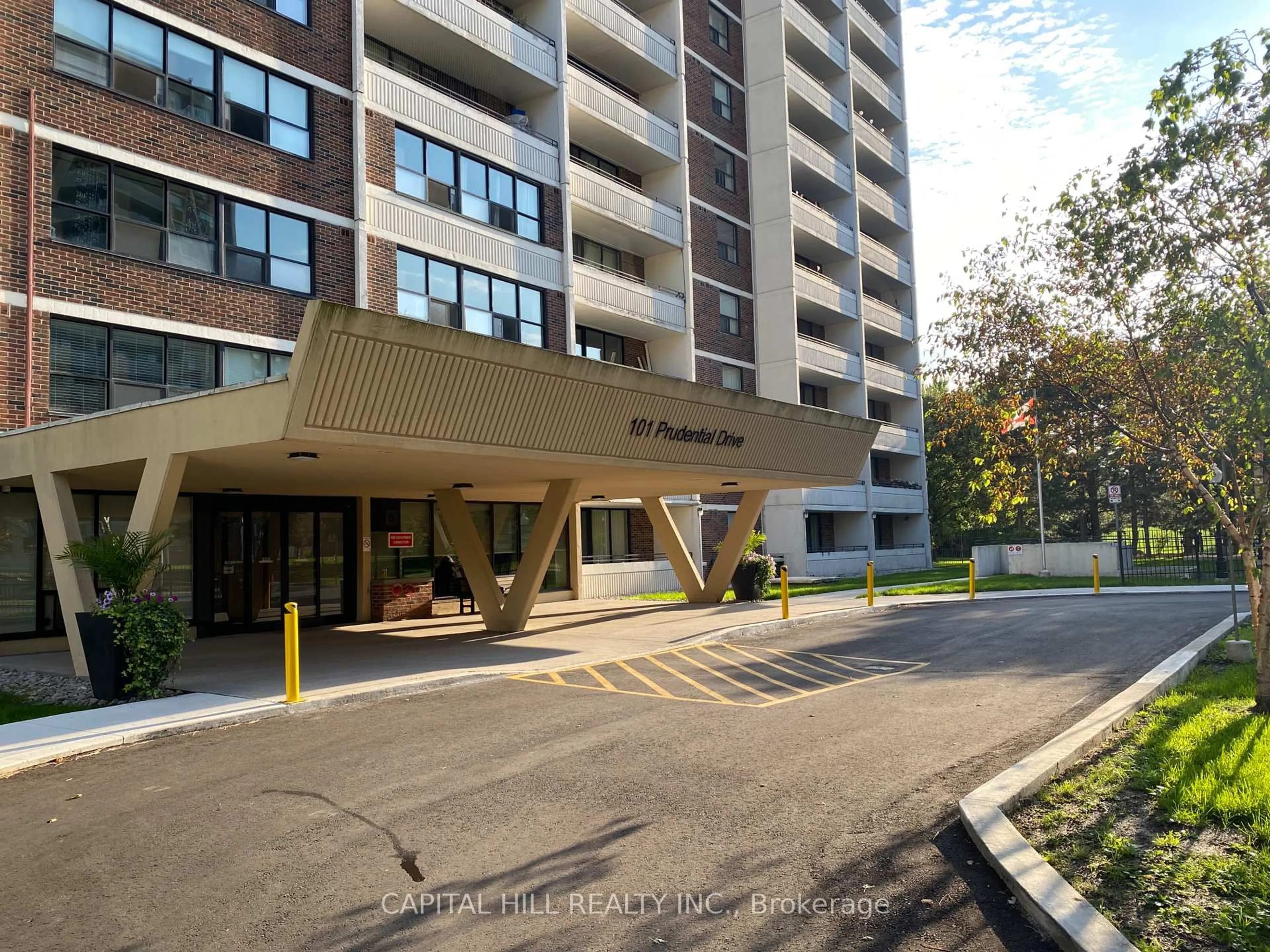 Indoor foyer for 101 Prudential Dr #810, Toronto Ontario M1P 4S5