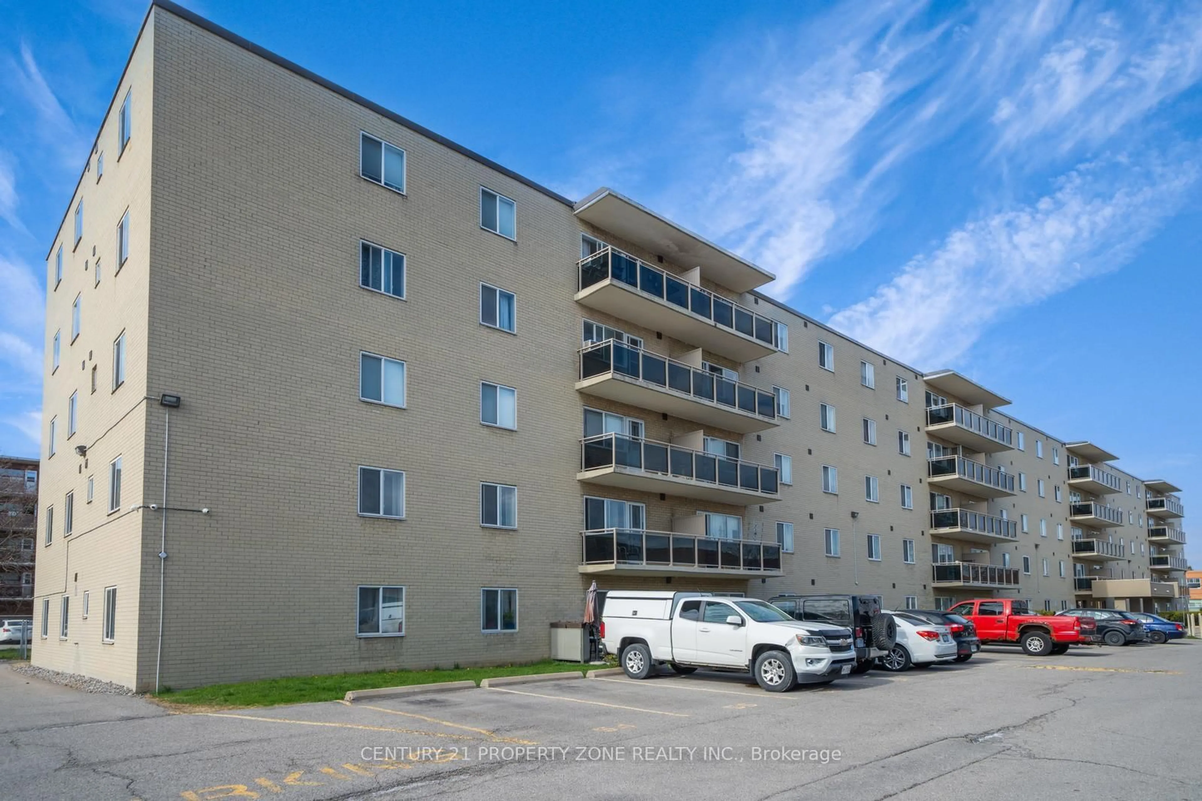 Patio, street for 936 Glen St #411, Oshawa Ontario L1J 5Z7