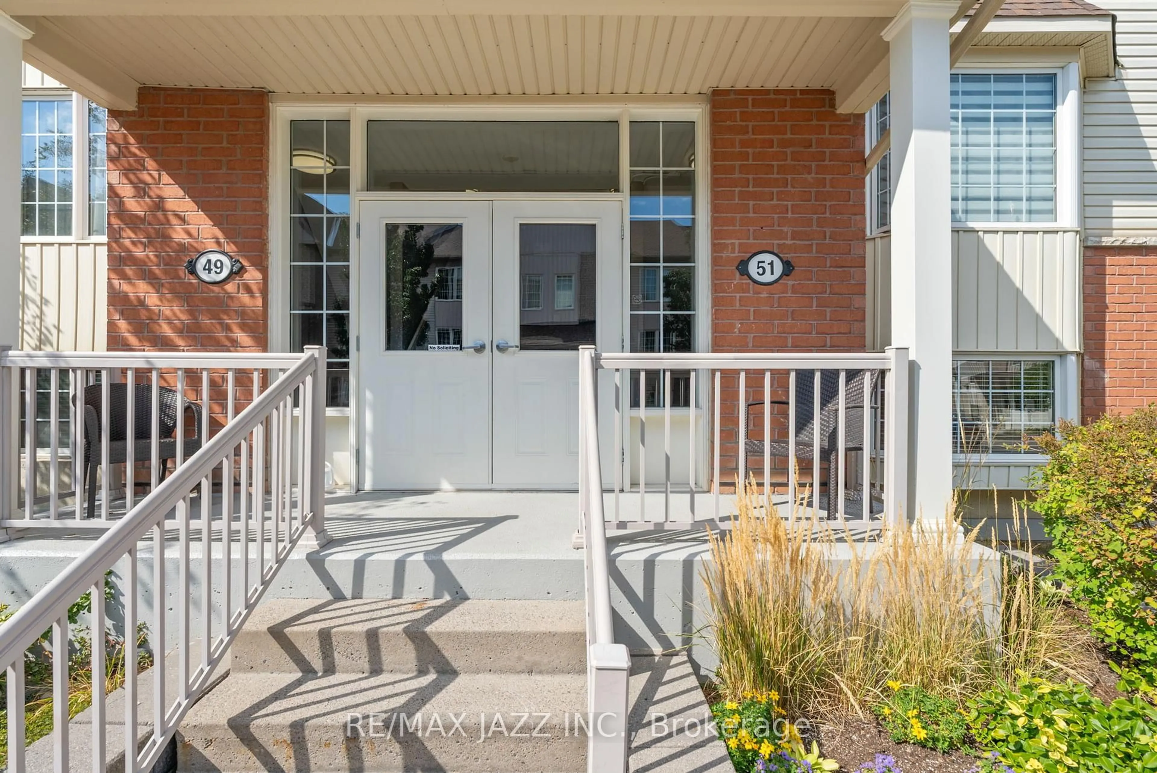 Indoor entryway for 51 PETRA Way #1, Whitby Ontario L1R 0A8