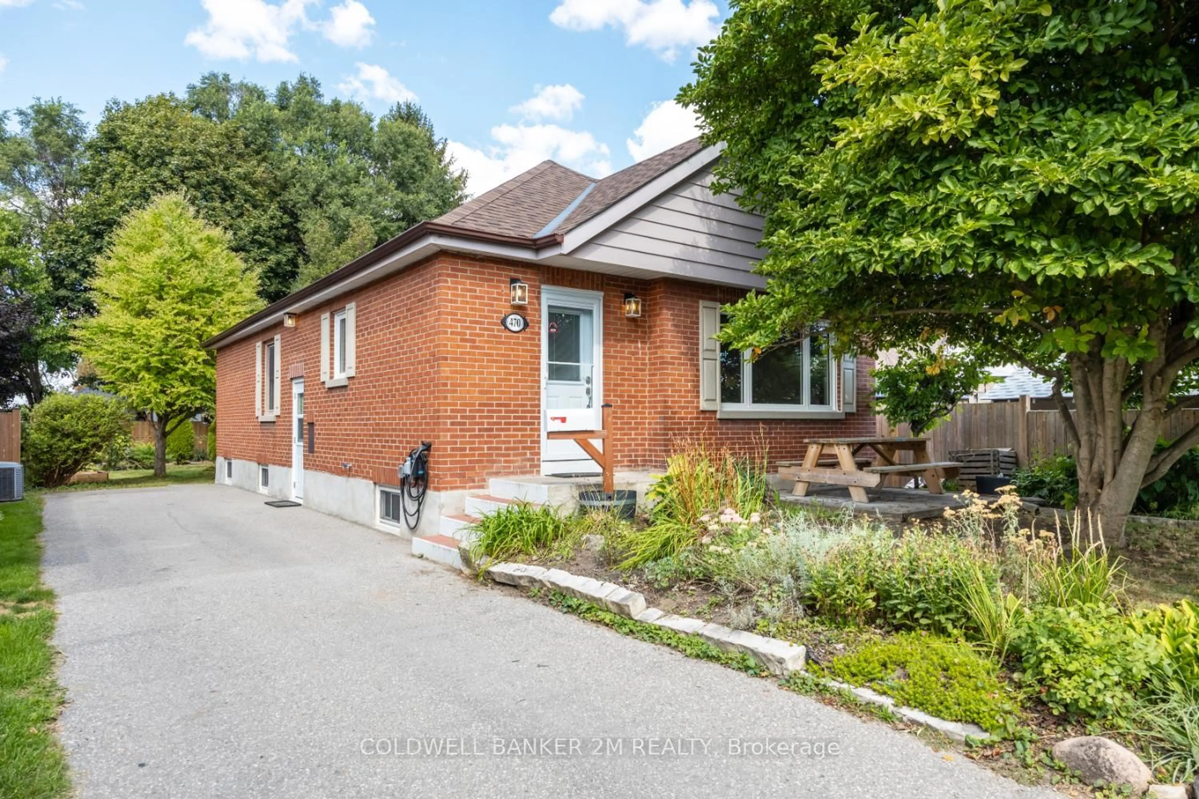 Home with brick exterior material, street for 470 Colborne St, Oshawa Ontario L1G 1N2