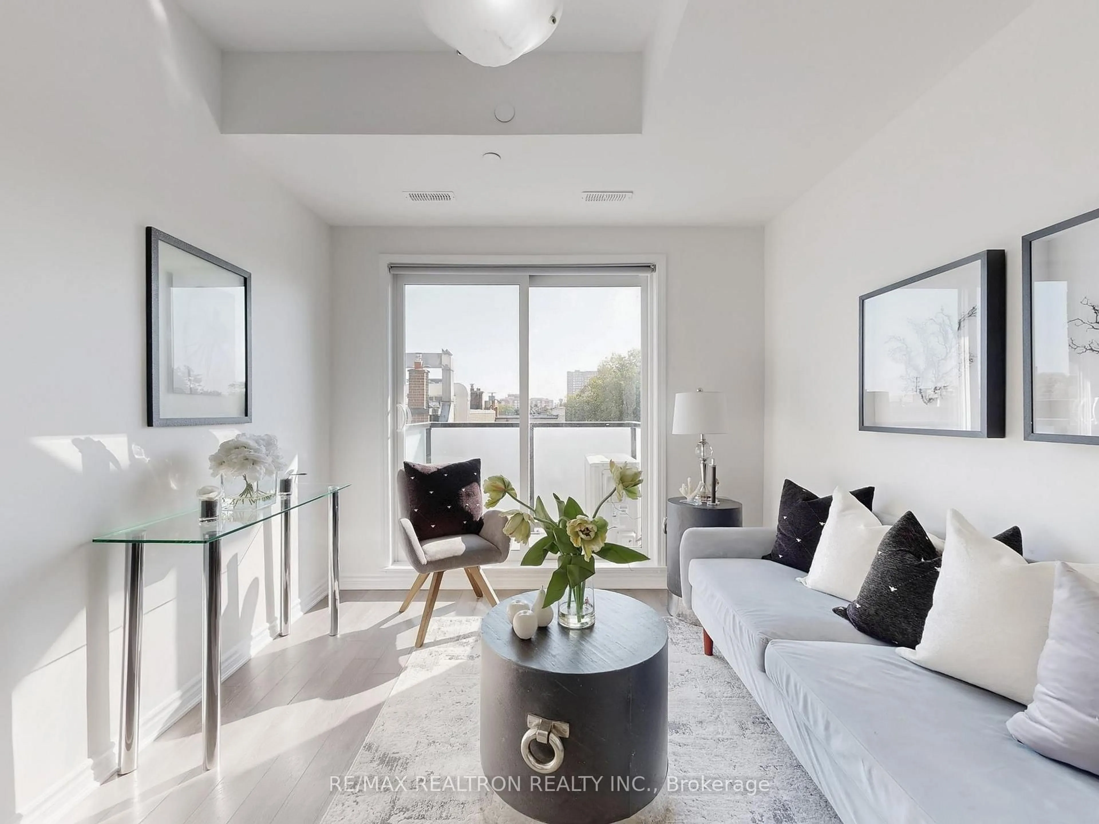 Living room with furniture, unknown for 2791 Eglinton Ave #506, Toronto Ontario M1J 0B3