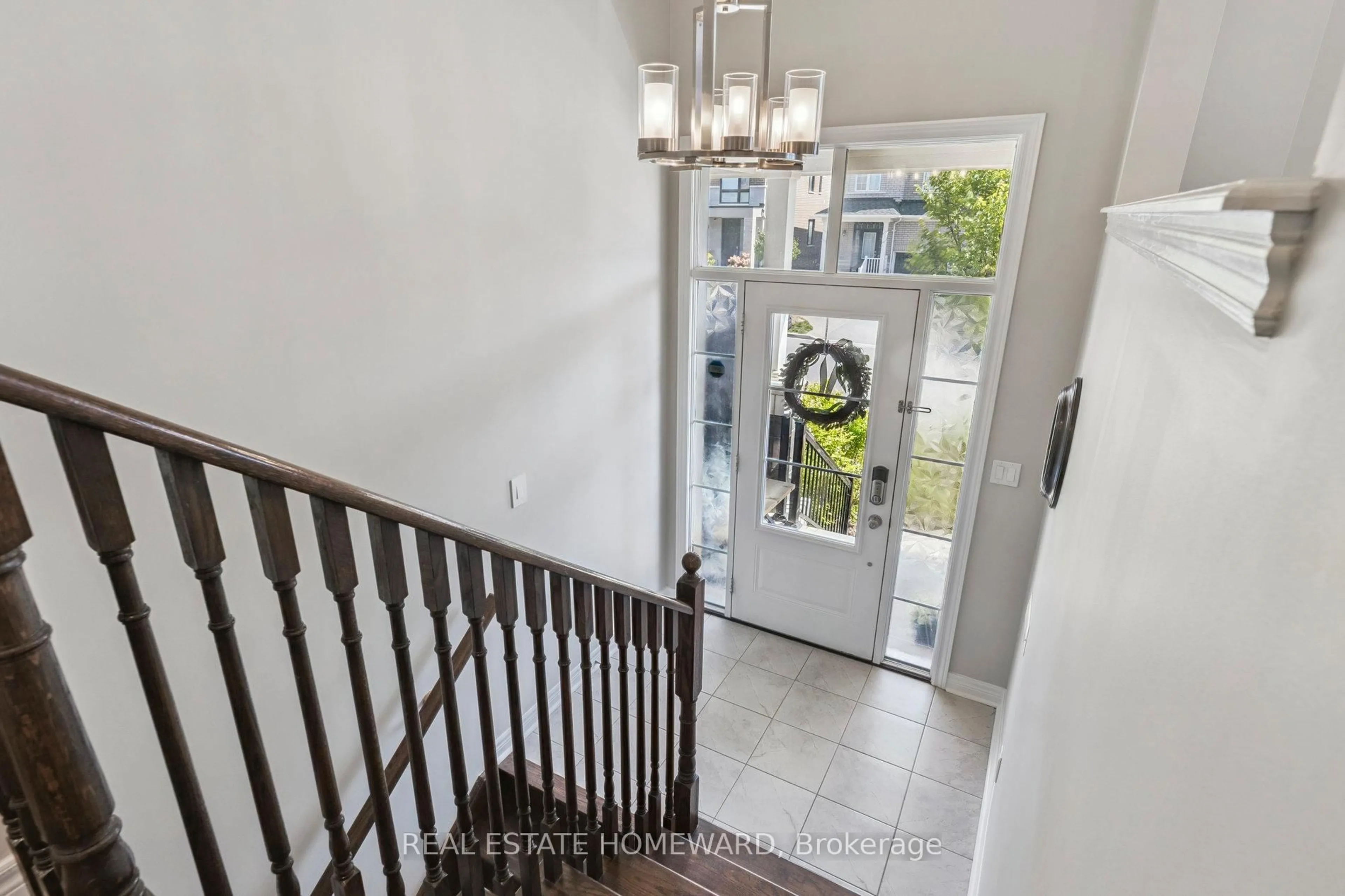 Indoor entryway for 2612 Cerise Manr, Pickering Ontario L1X 0G8