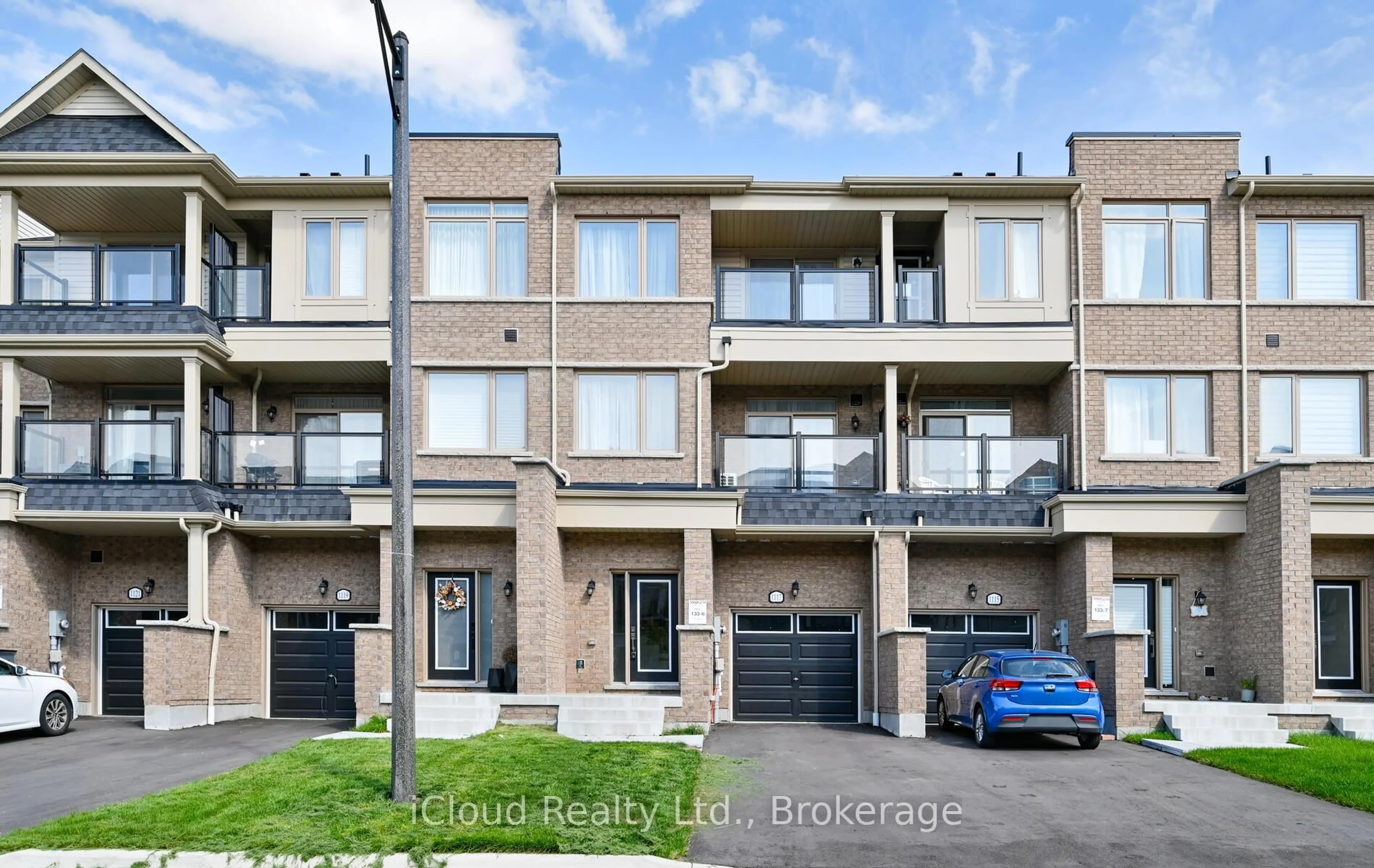 A pic from outside/outdoor area/front of a property/back of a property/a pic from drone, street for 1117 Lockie Dr, Oshawa Ontario L1L 0R9