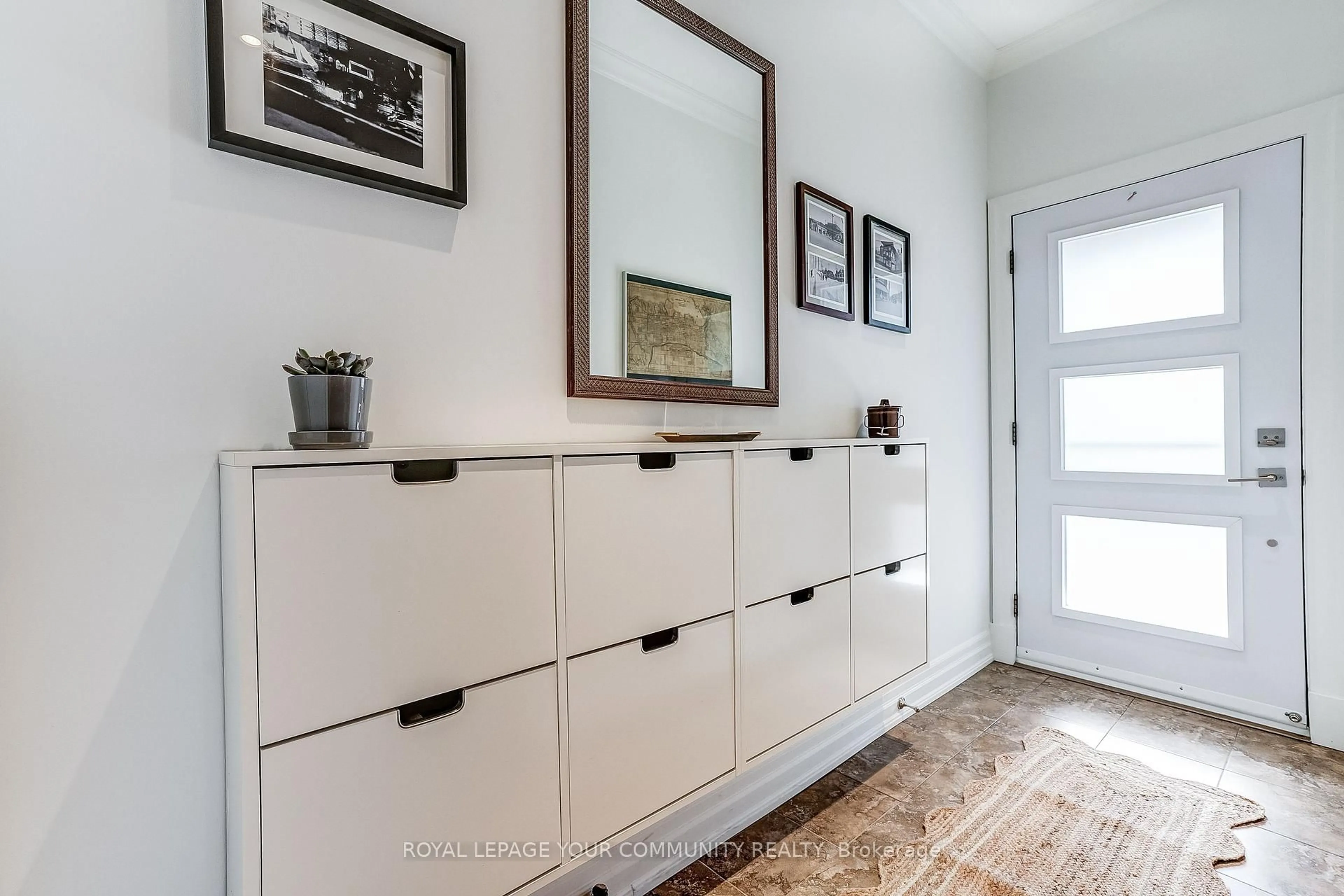 Indoor entryway for 13 Howland Rd, Toronto Ontario M4K 2Z4