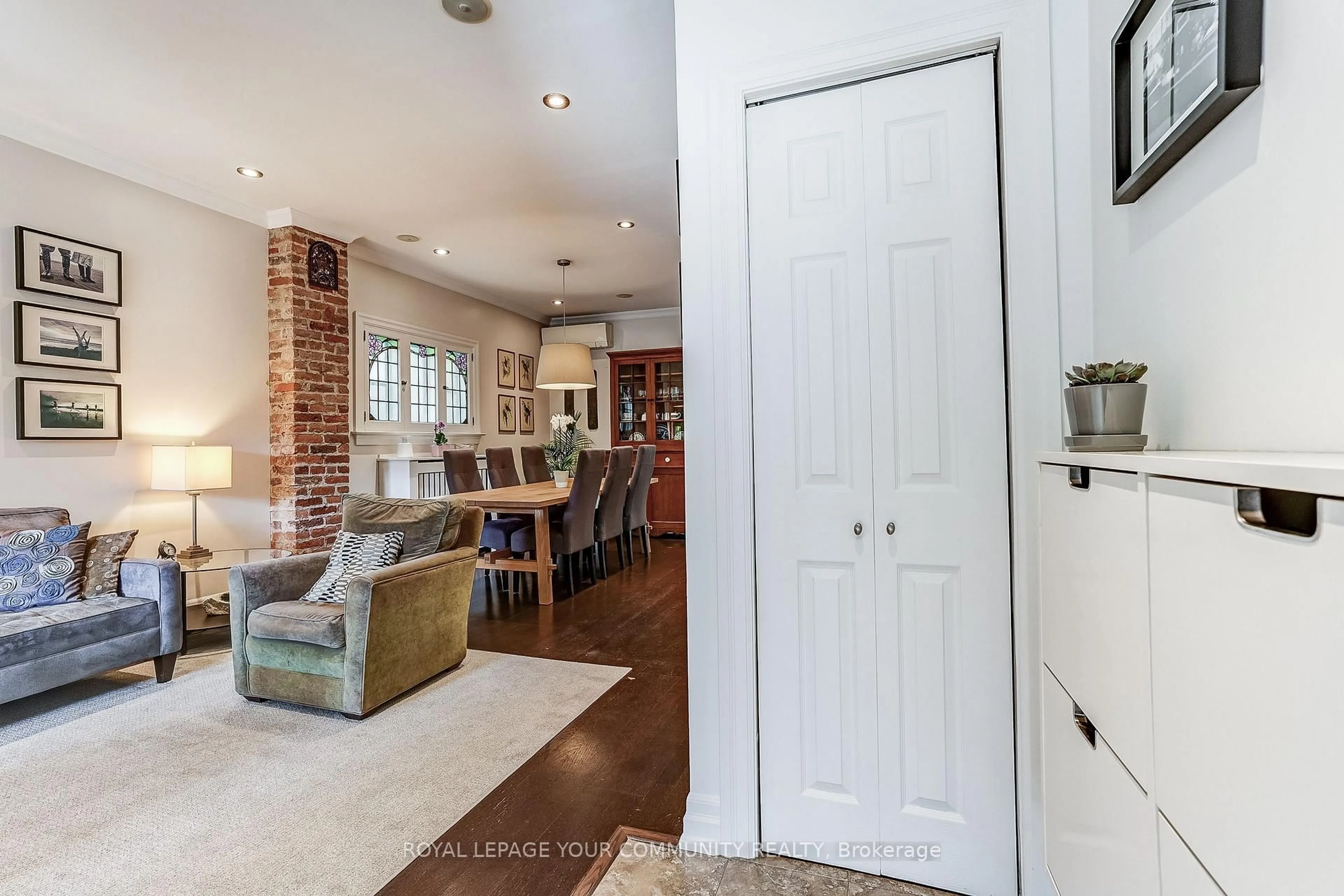 Indoor entryway for 13 Howland Rd, Toronto Ontario M4K 2Z4