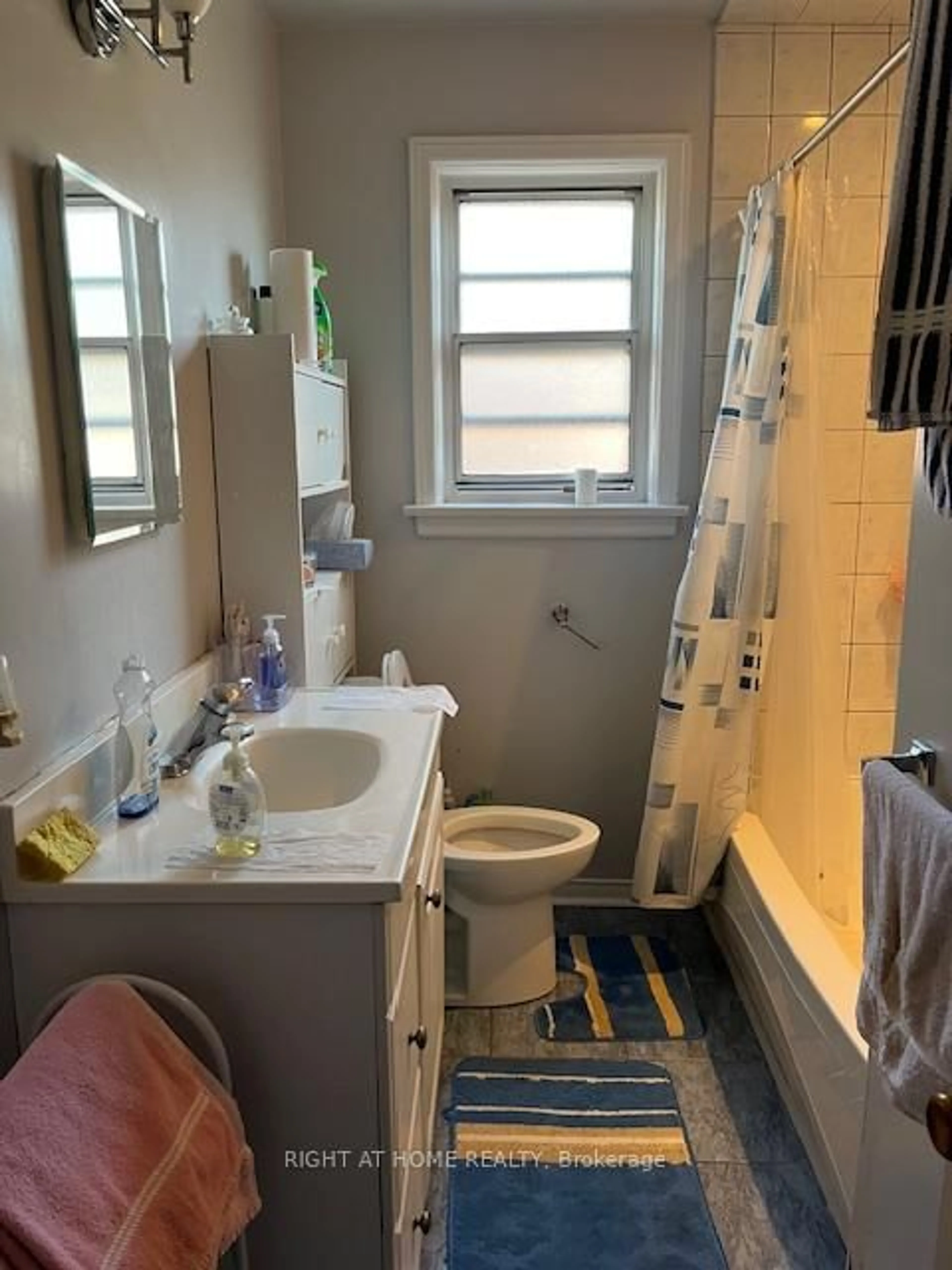 Standard bathroom, unknown for 182 FLORA Dr, Toronto Ontario M1P 1A9