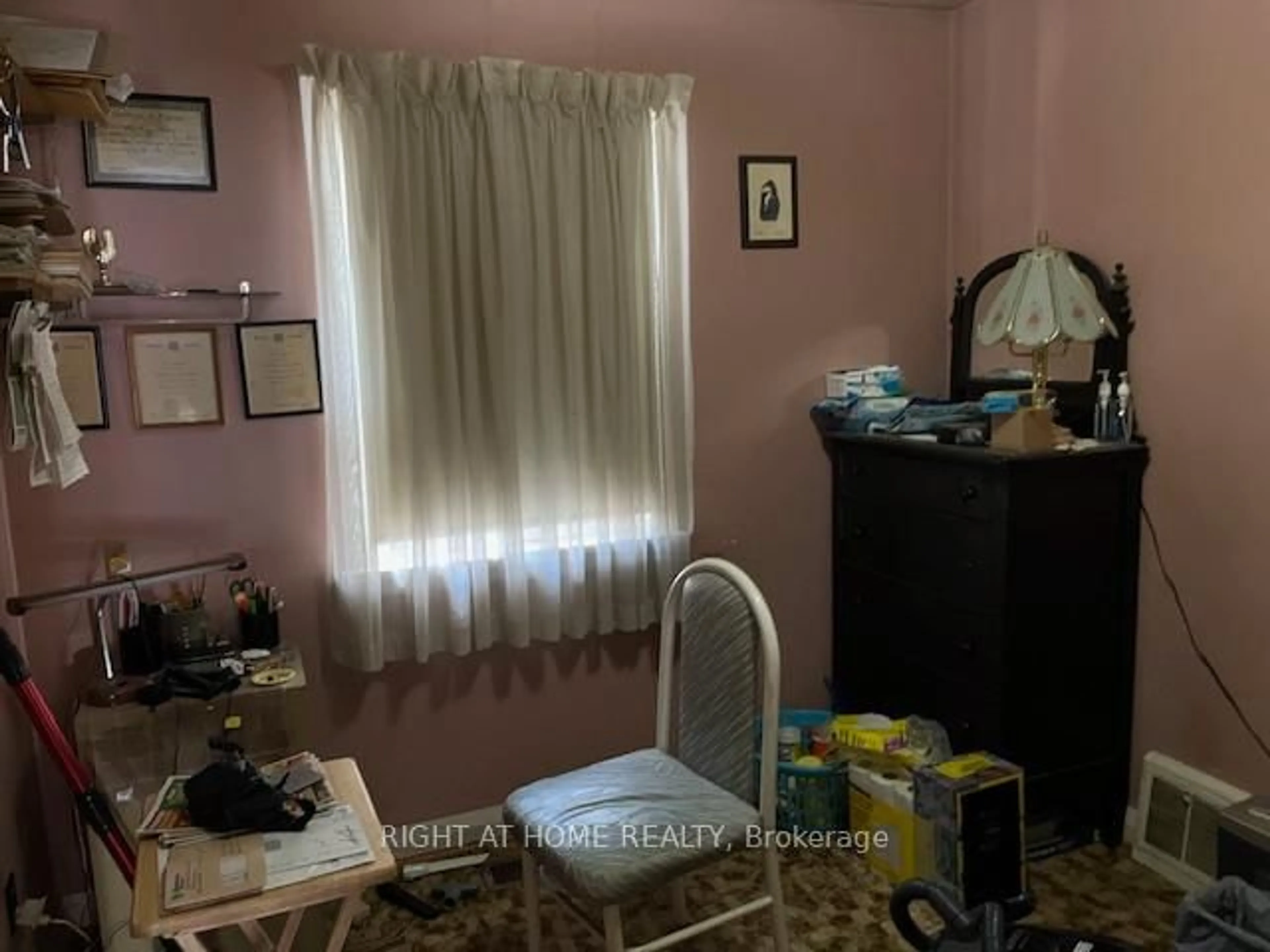 A pic of a room for 182 FLORA Dr, Toronto Ontario M1P 1A9