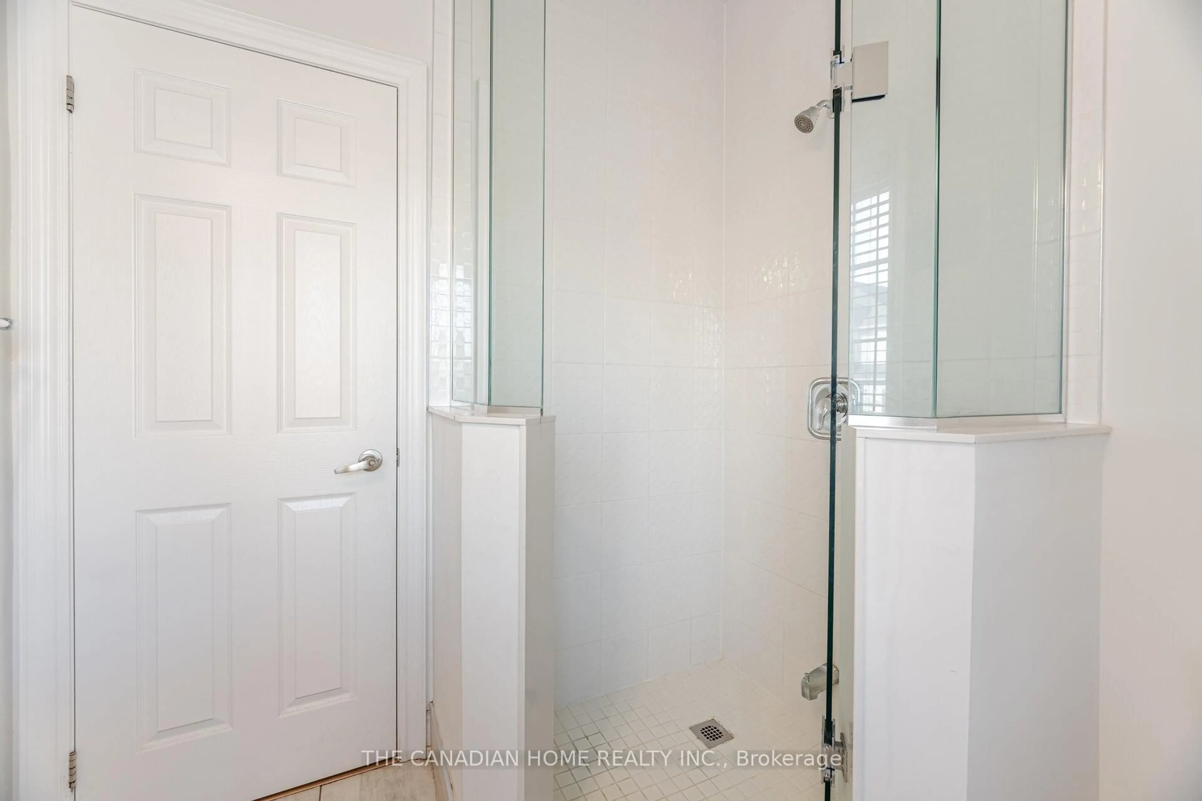 Standard bathroom, ceramic/tile floor for 241 DANZATORE Path, Oshawa Ontario L1L 0P9