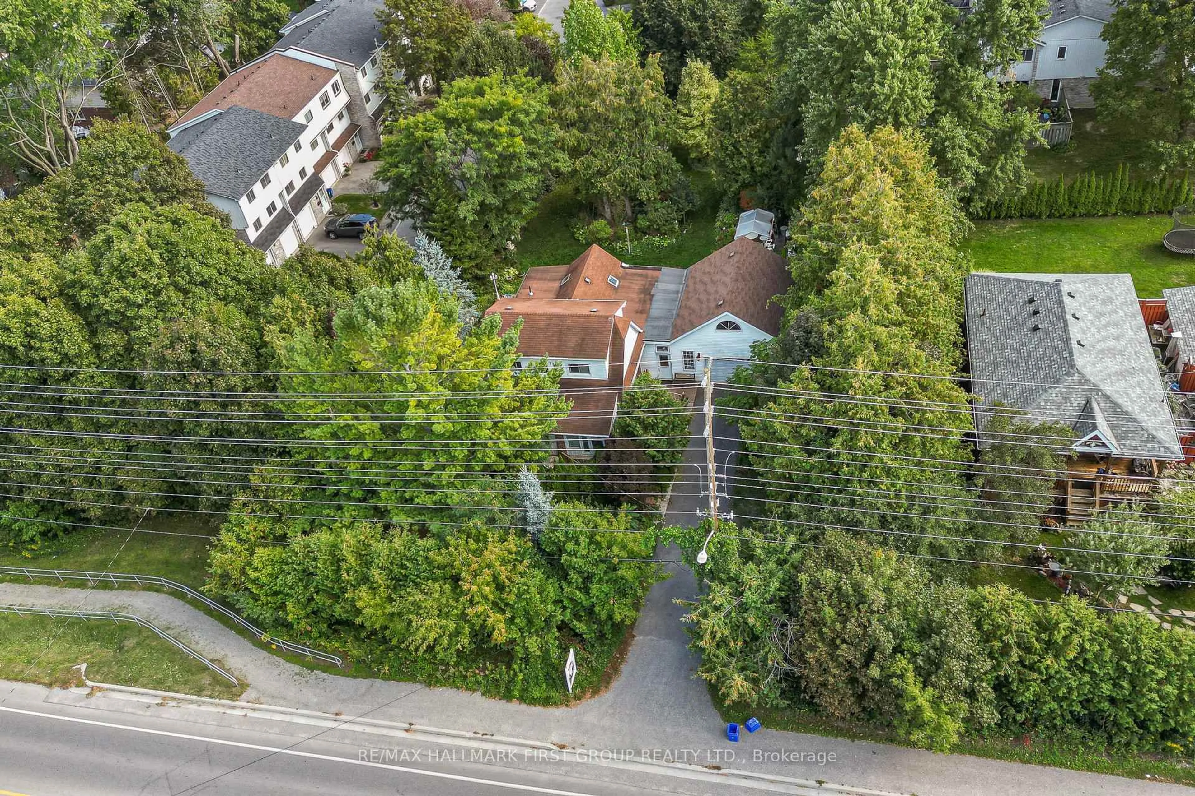 A pic from outside/outdoor area/front of a property/back of a property/a pic from drone, street for 1433 Finch Ave, Pickering Ontario L1V 1J8