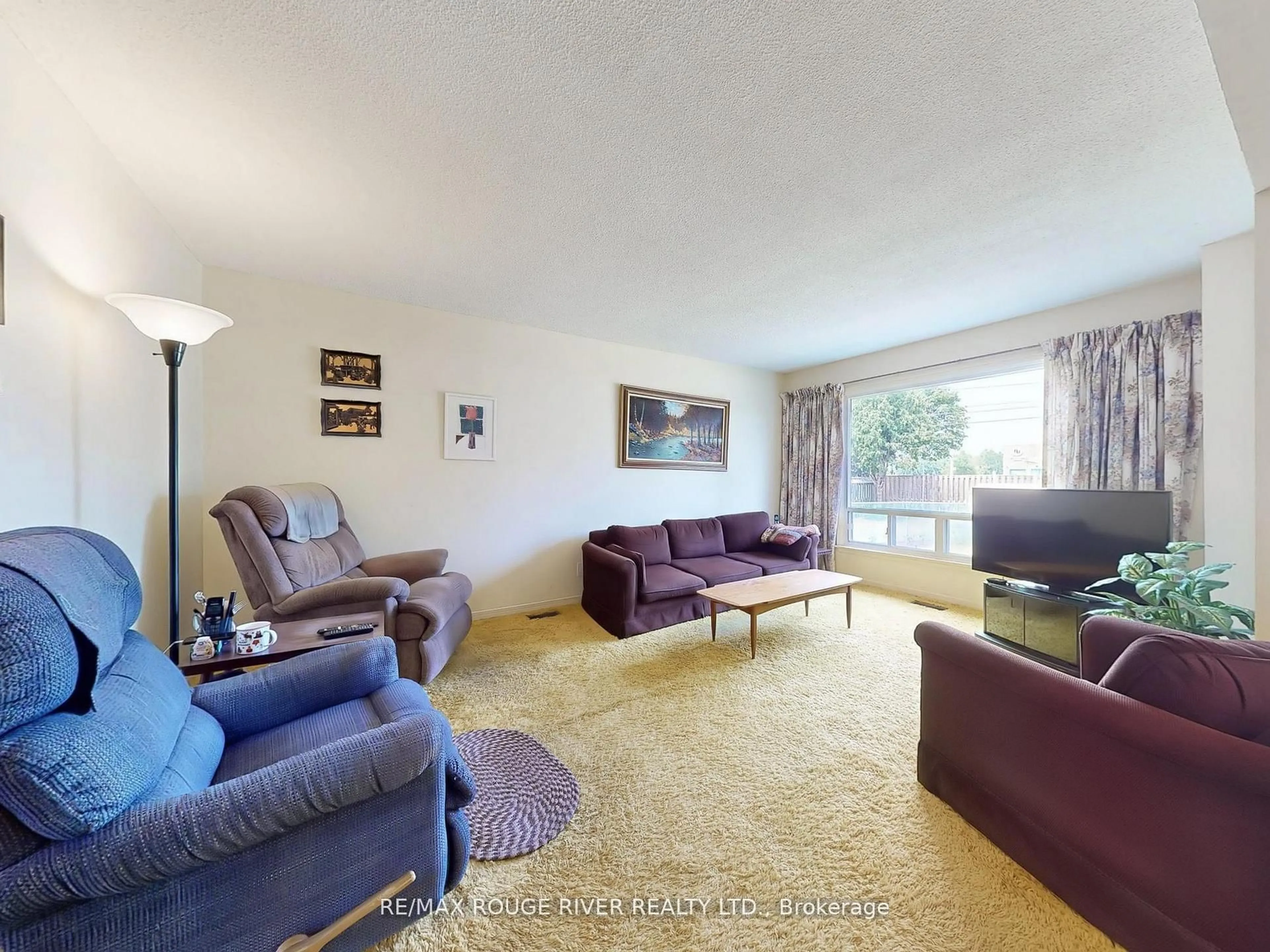 Living room with furniture, unknown for 92 Purvis Cres, Toronto Ontario M1B 1H9
