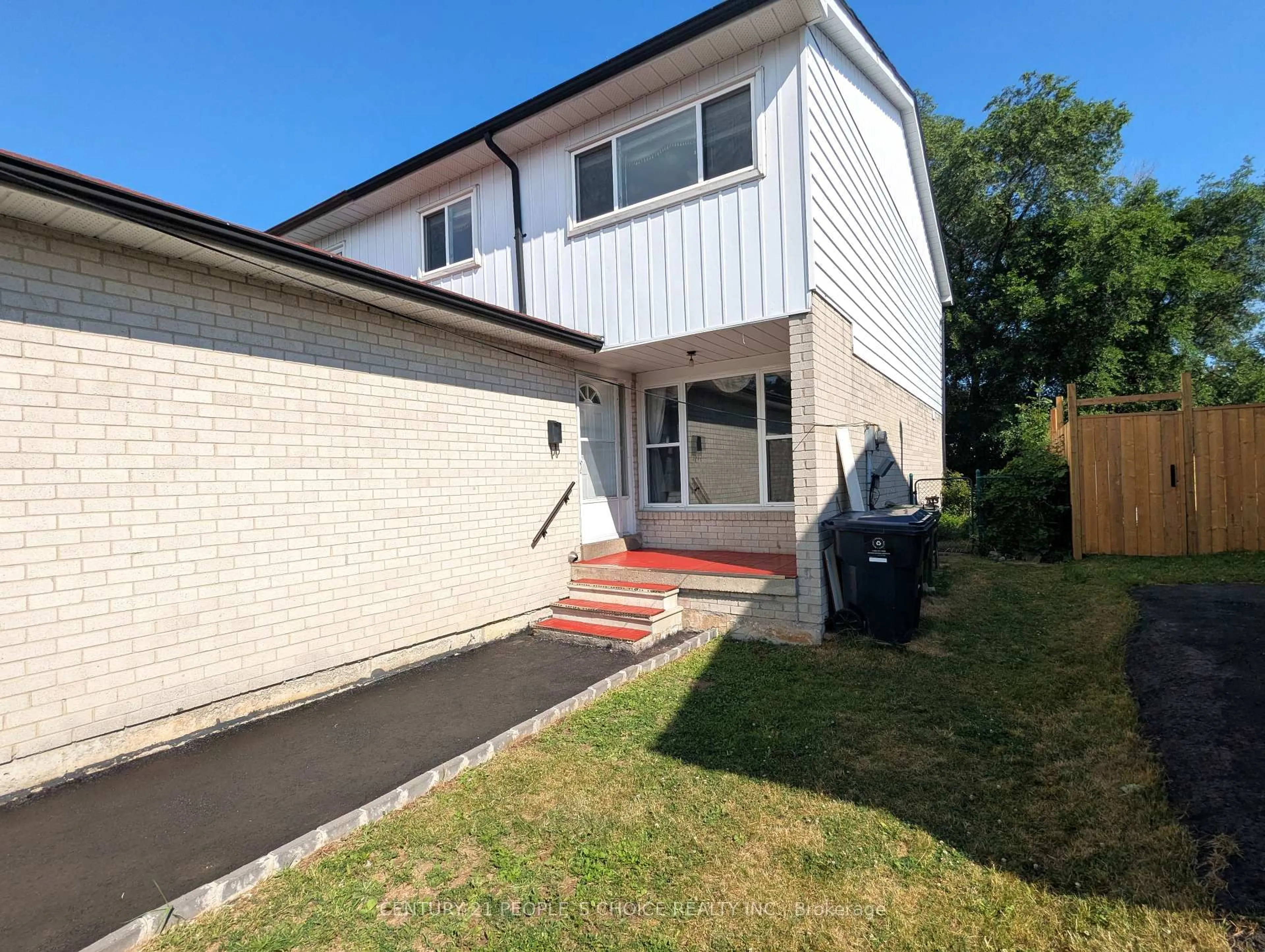 A pic from outside/outdoor area/front of a property/back of a property/a pic from drone, street for 45 Whiteleas Ave, Toronto Ontario M1B 1W8