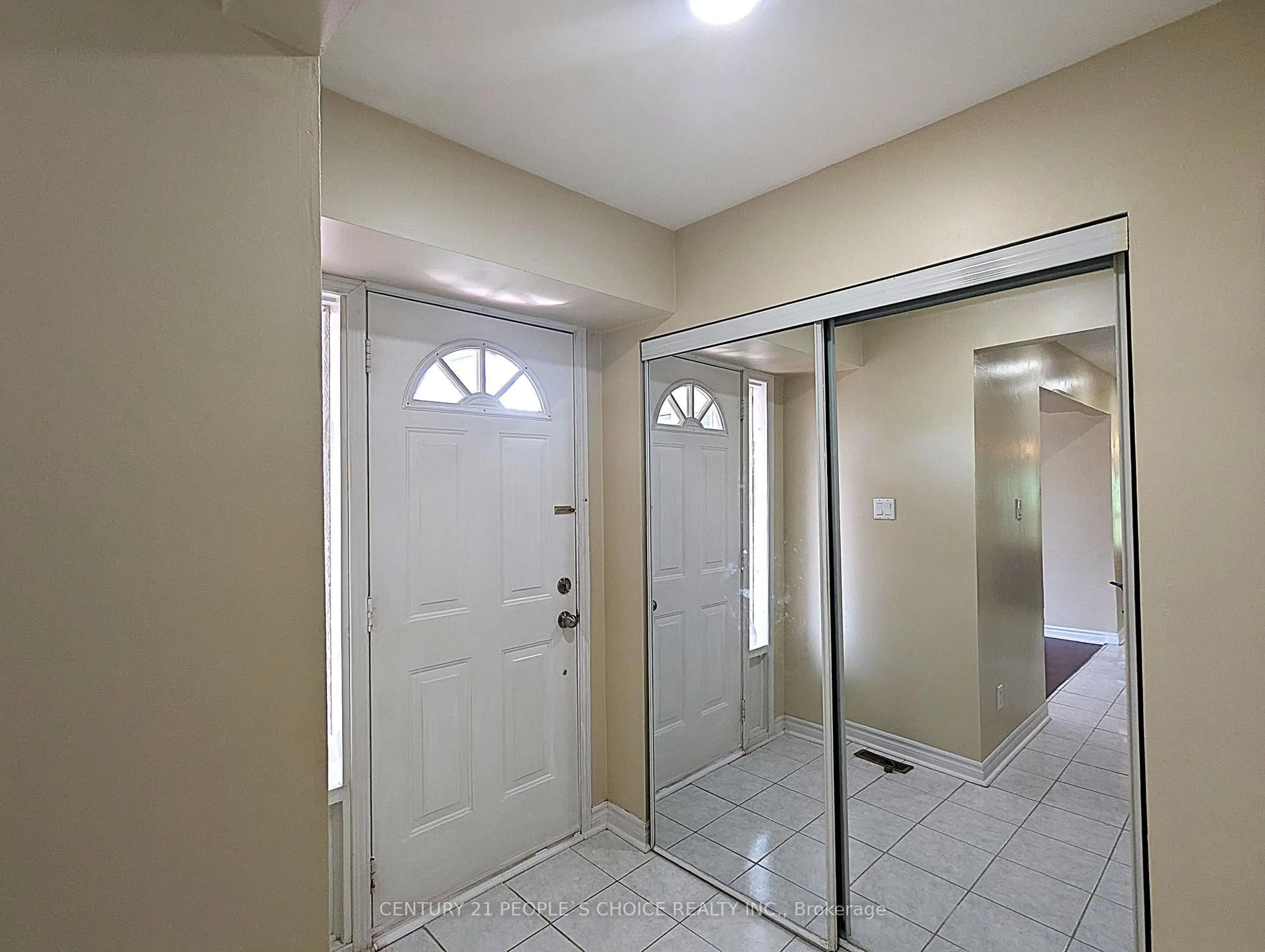 Indoor foyer for 45 Whiteleas Ave, Toronto Ontario M1B 1W8