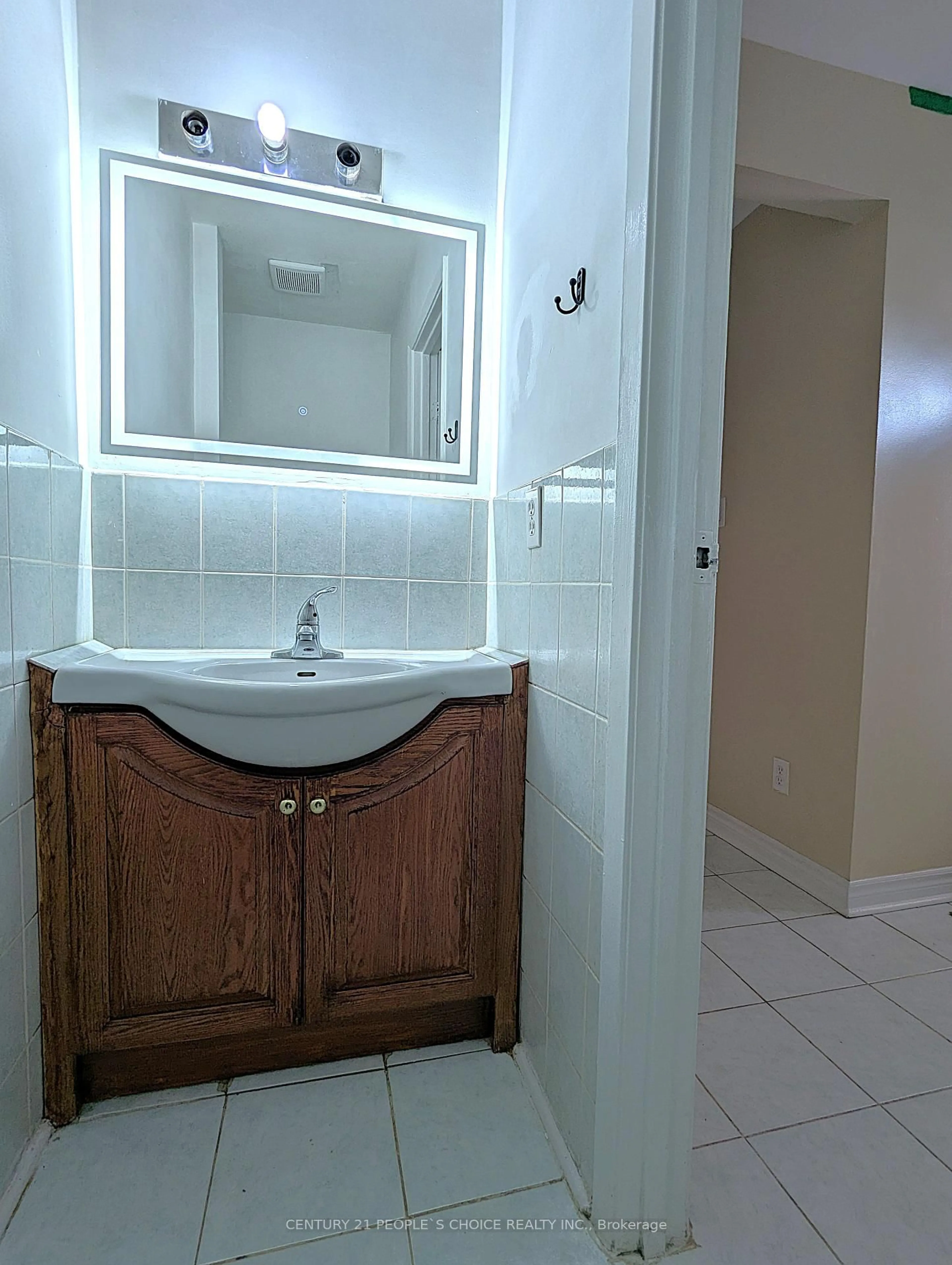 Standard bathroom, unknown for 45 Whiteleas Ave, Toronto Ontario M1B 1W8