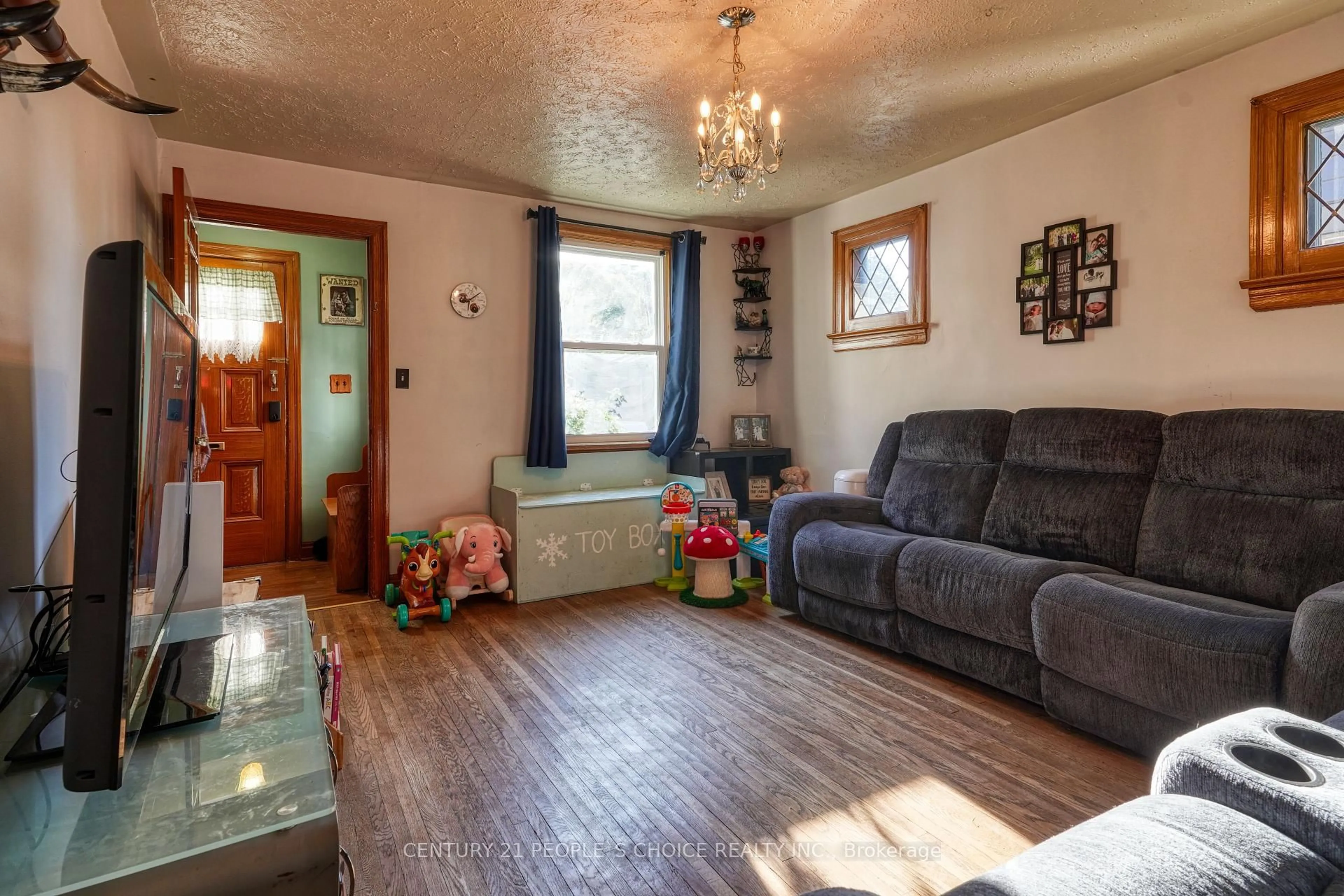 Living room with furniture, unknown for 365 Division St, Oshawa Ontario L1G 5M8