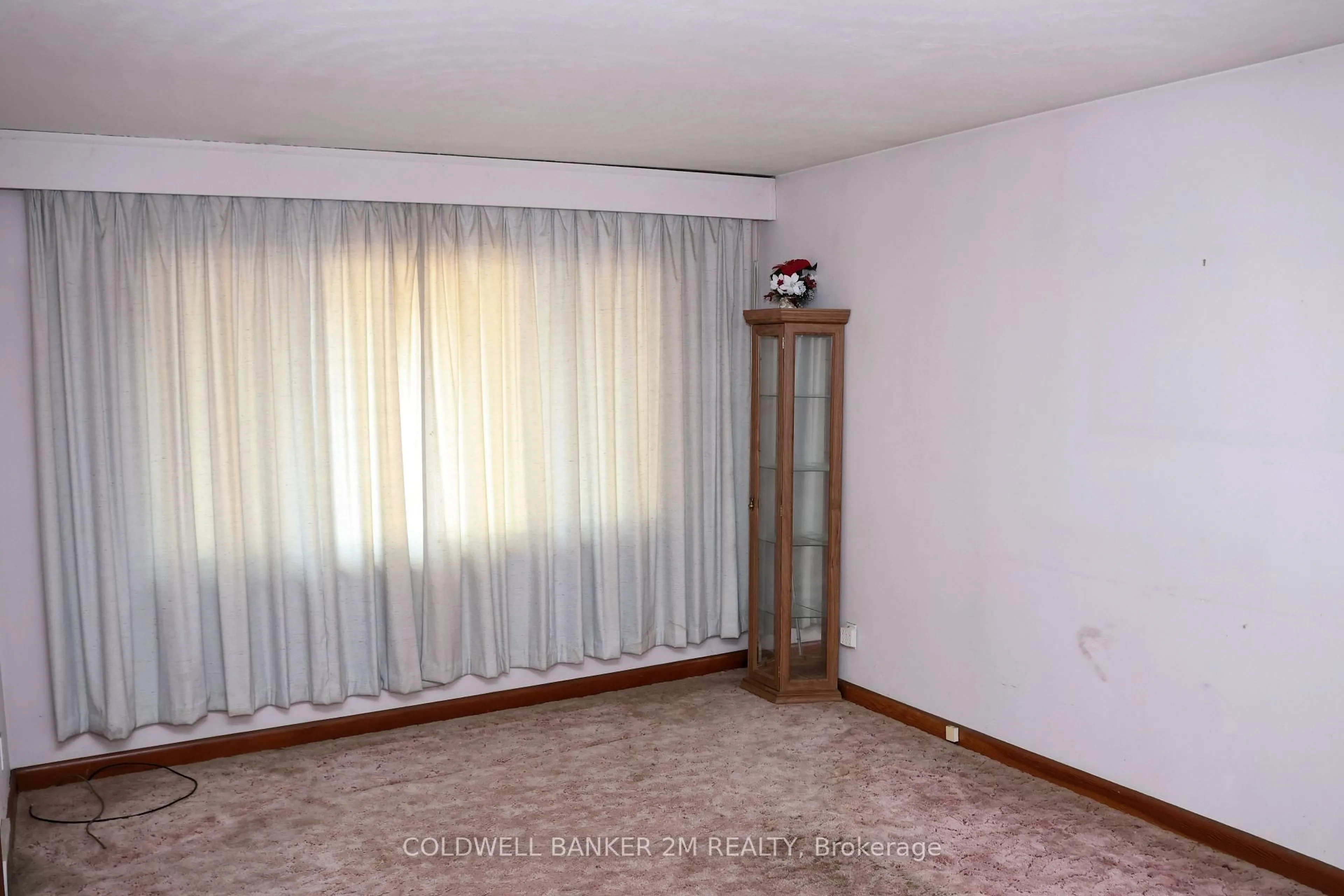 A pic of a room for 90 Cromwell Ave, Oshawa Ontario L1J 4T6