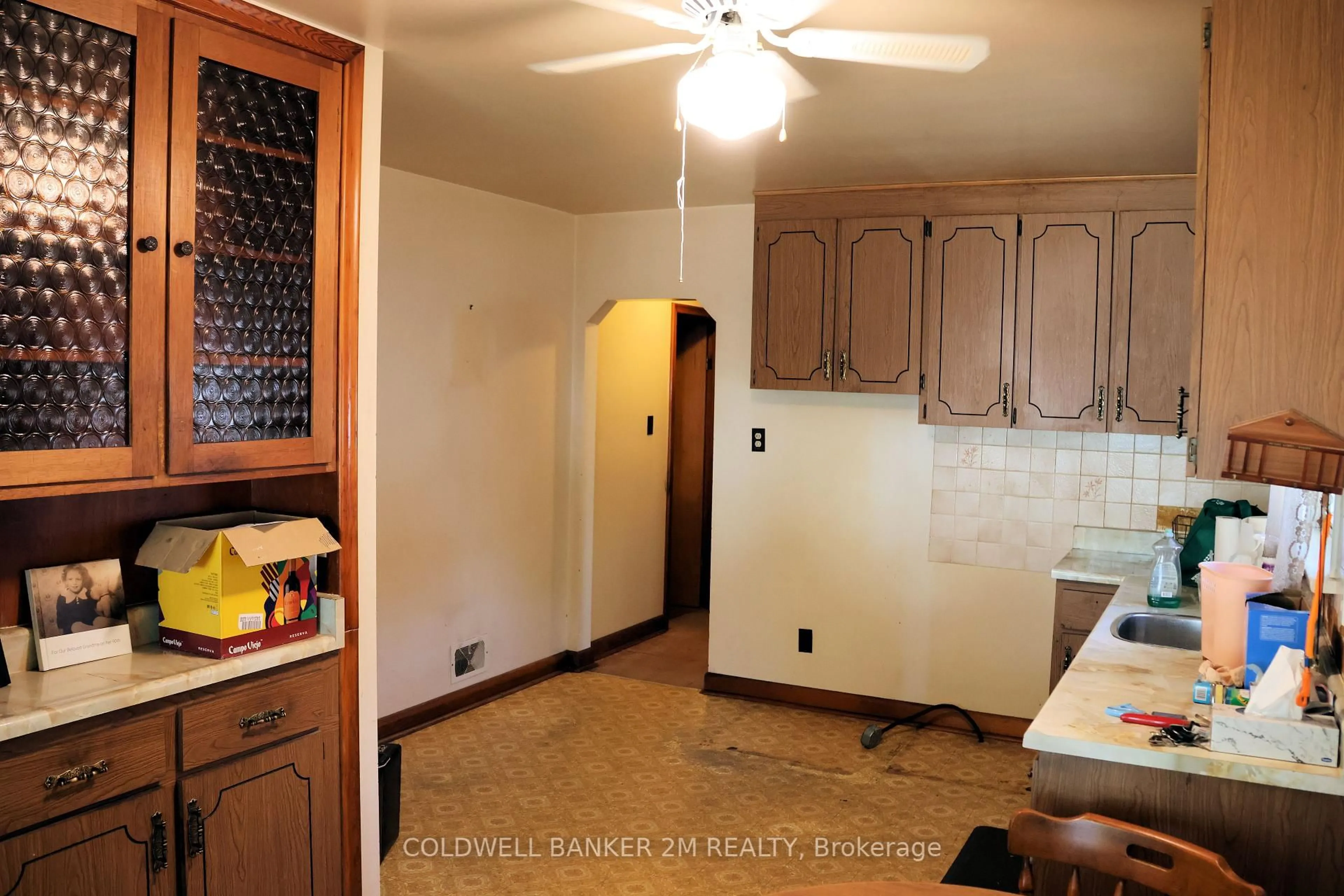 Standard kitchen, ceramic/tile floor for 90 Cromwell Ave, Oshawa Ontario L1J 4T6