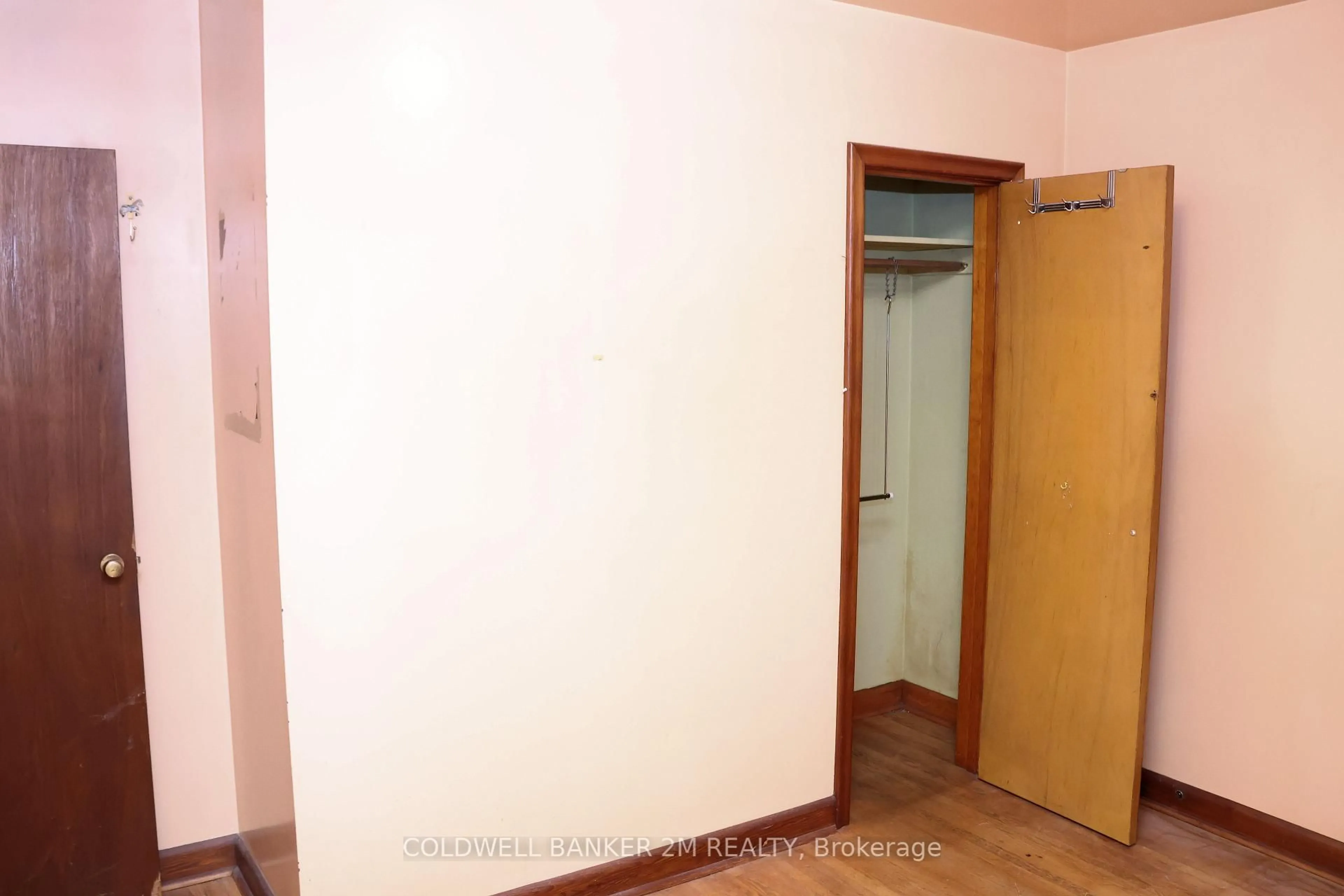 A pic of a room for 90 Cromwell Ave, Oshawa Ontario L1J 4T6