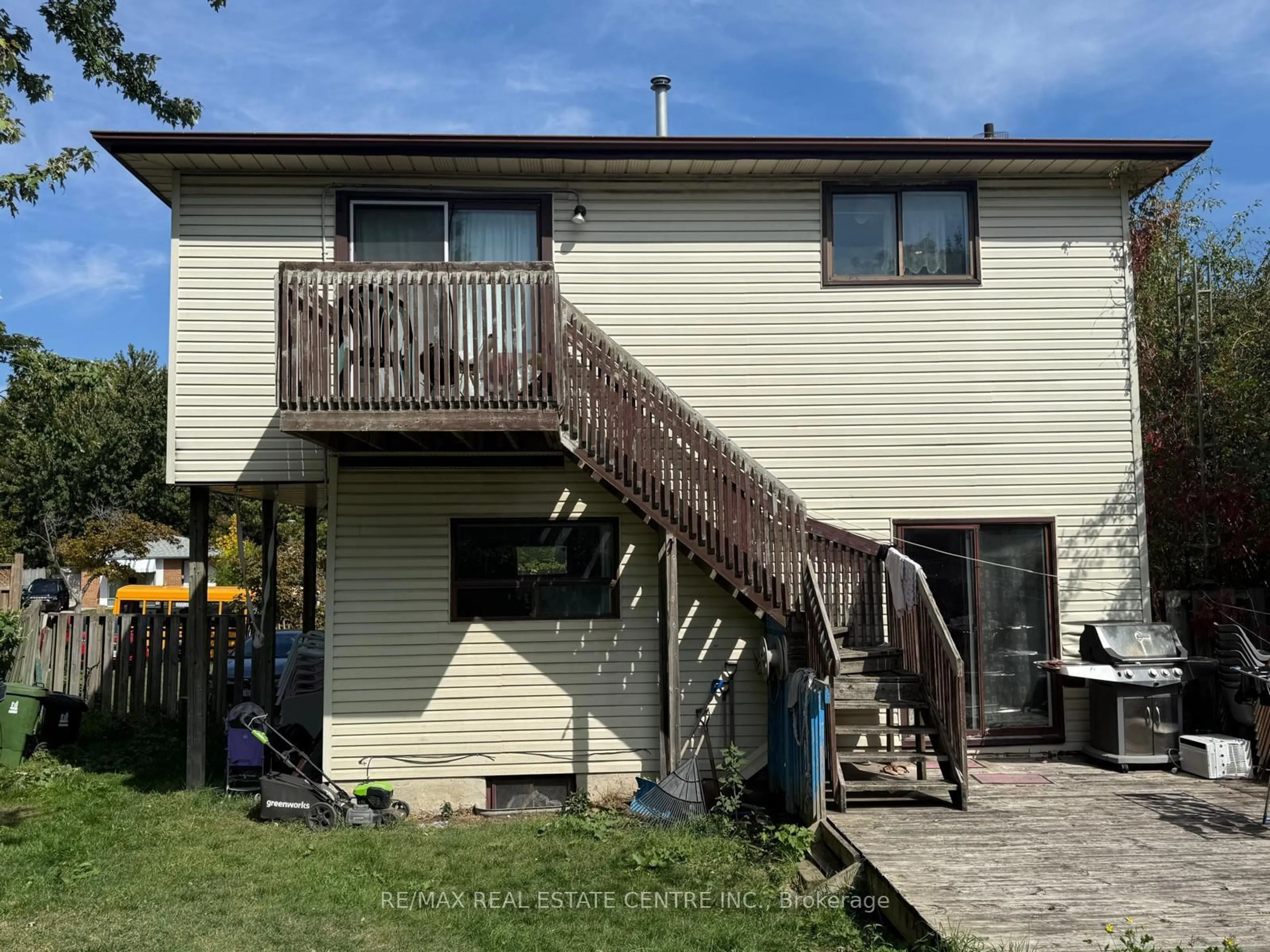 Home with vinyl exterior material, building for 339 Burrows Hall Blvd, Toronto Ontario M1B 1H6