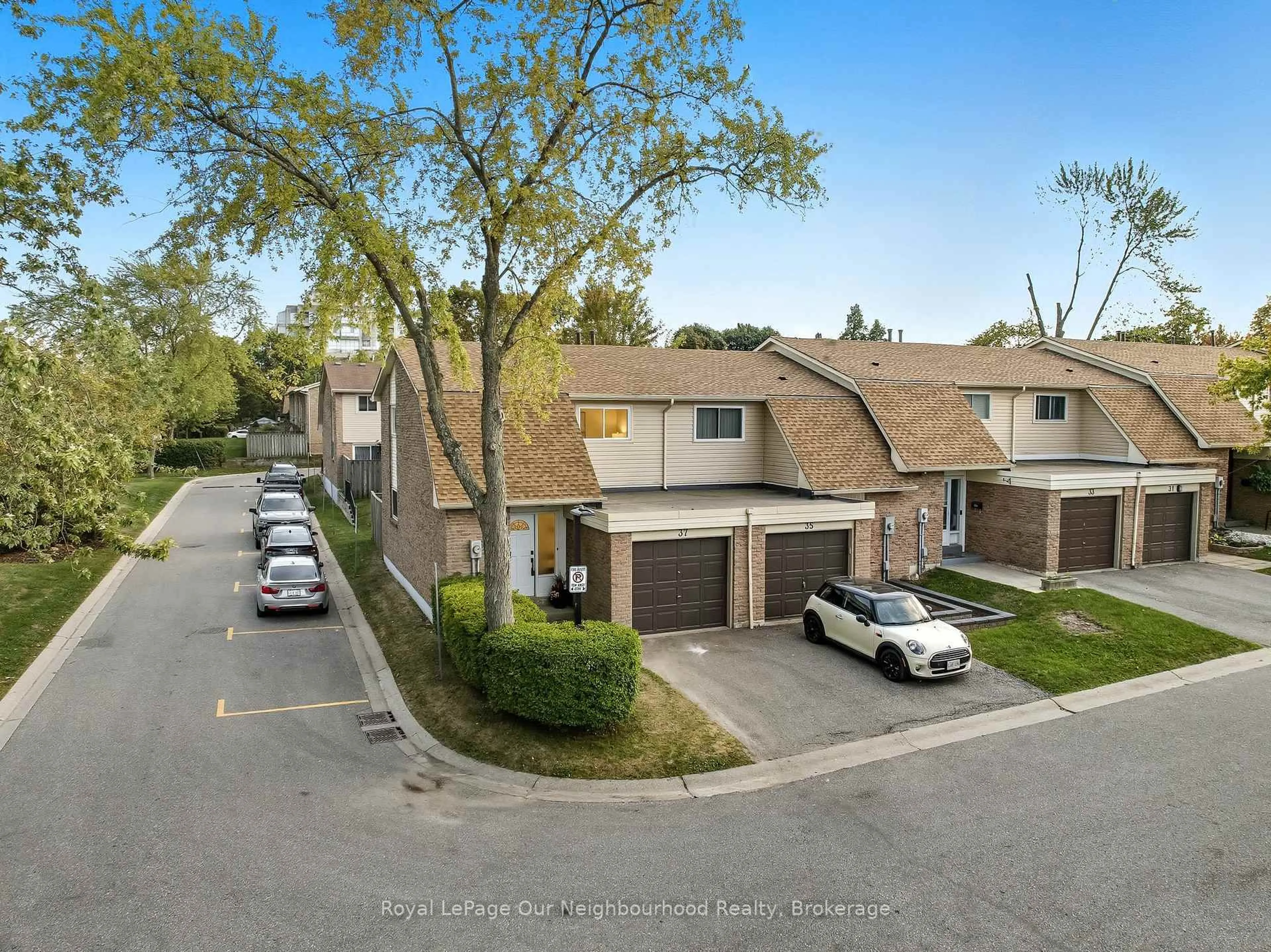 A pic from outside/outdoor area/front of a property/back of a property/a pic from drone, street for 37 Robbie Cres #56, Ajax Ontario L1S 3N1