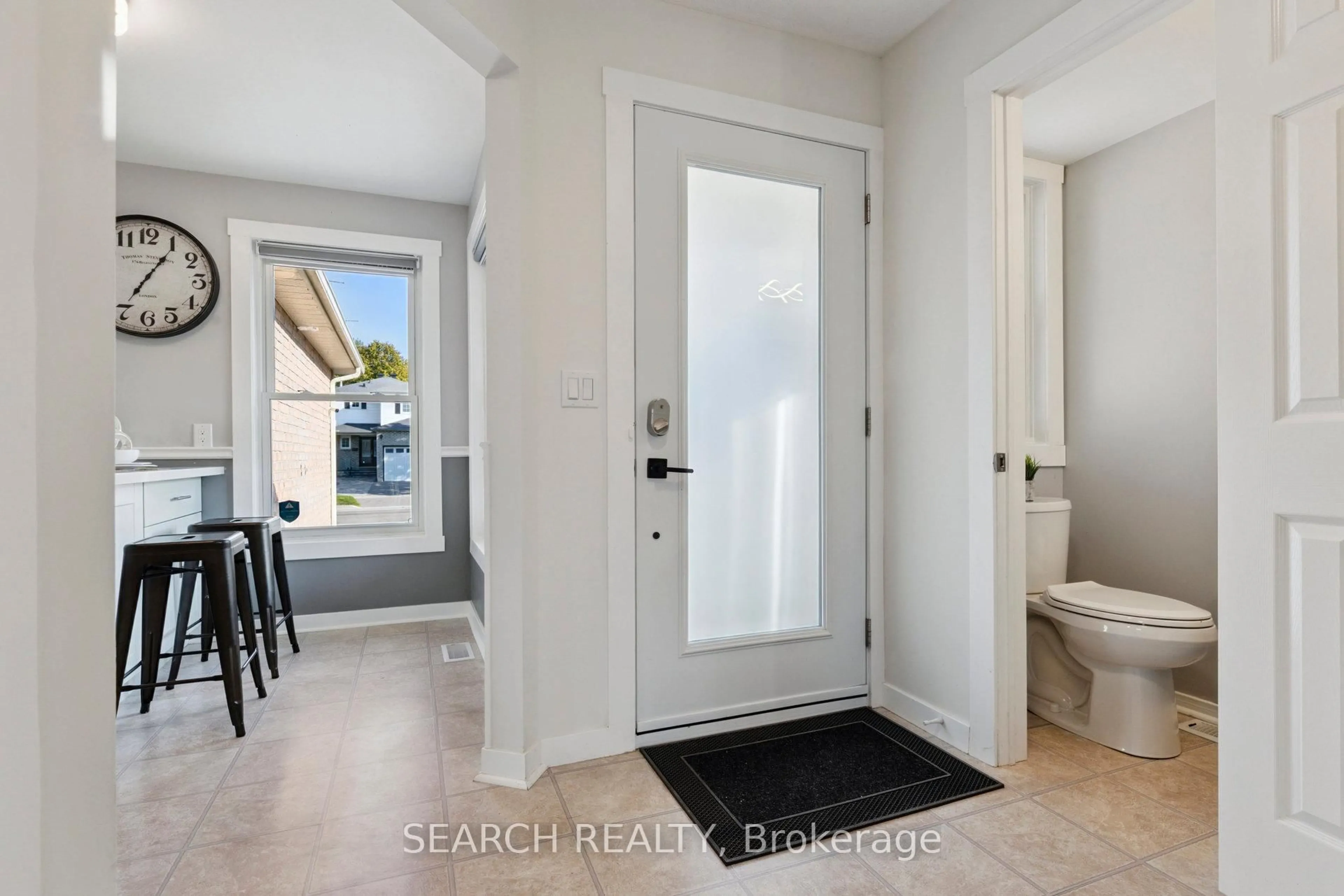 Indoor entryway for 955 Renaissance Dr, Oshawa Ontario L1J 8E9