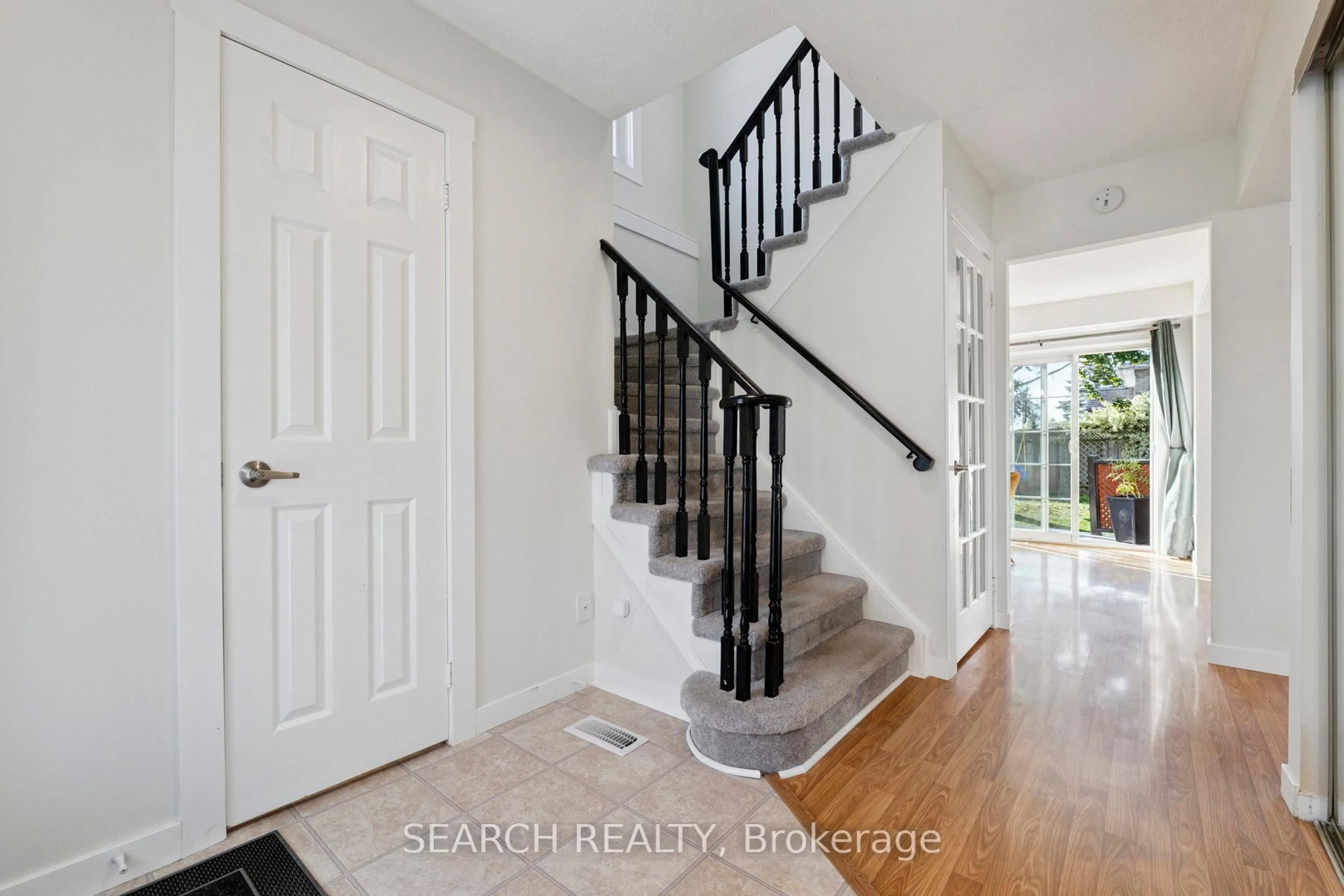 Indoor entryway for 955 Renaissance Dr, Oshawa Ontario L1J 8E9