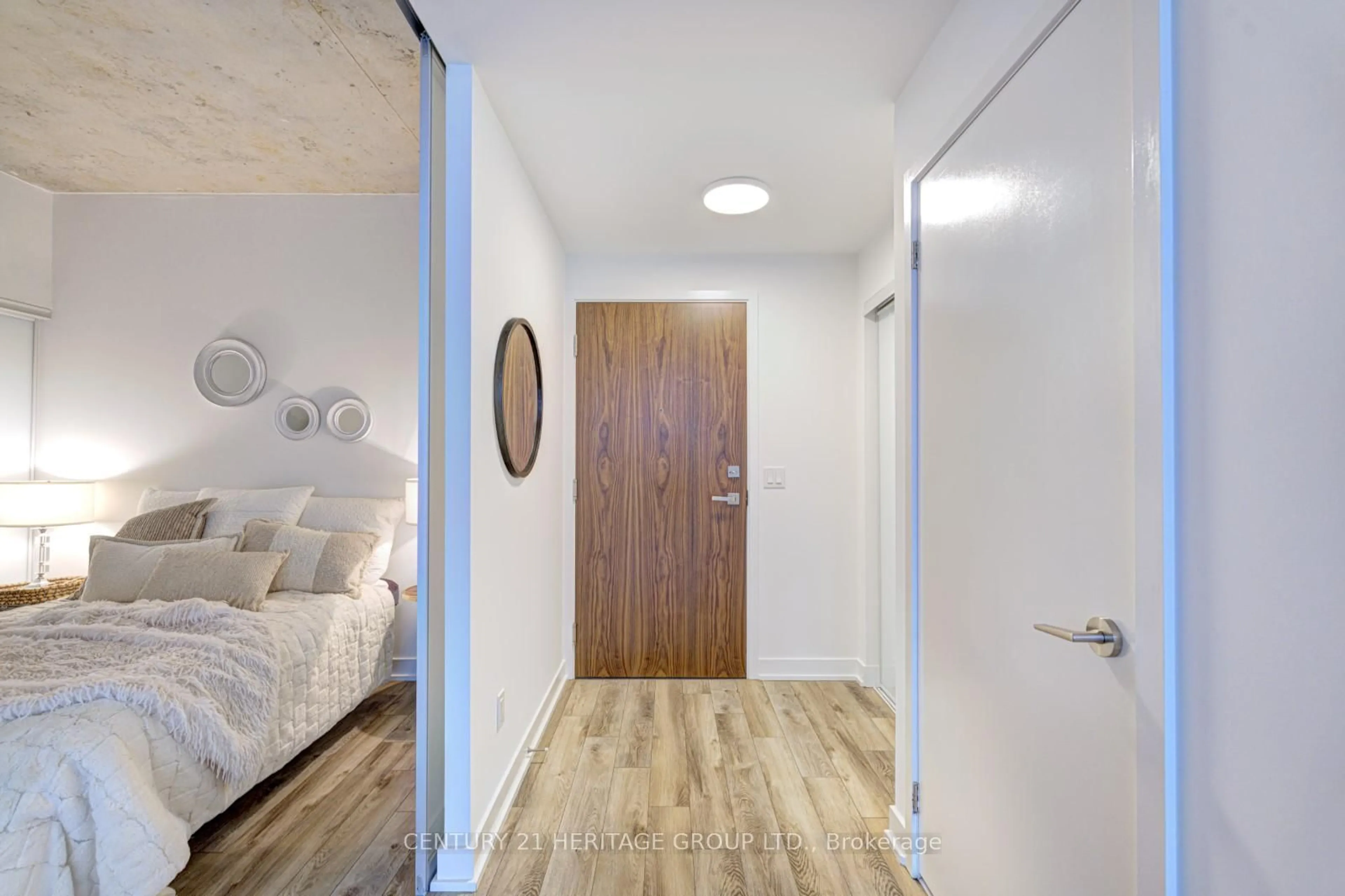 Indoor entryway for 30 Baseball Pl #522, Toronto Ontario M4M 0E8