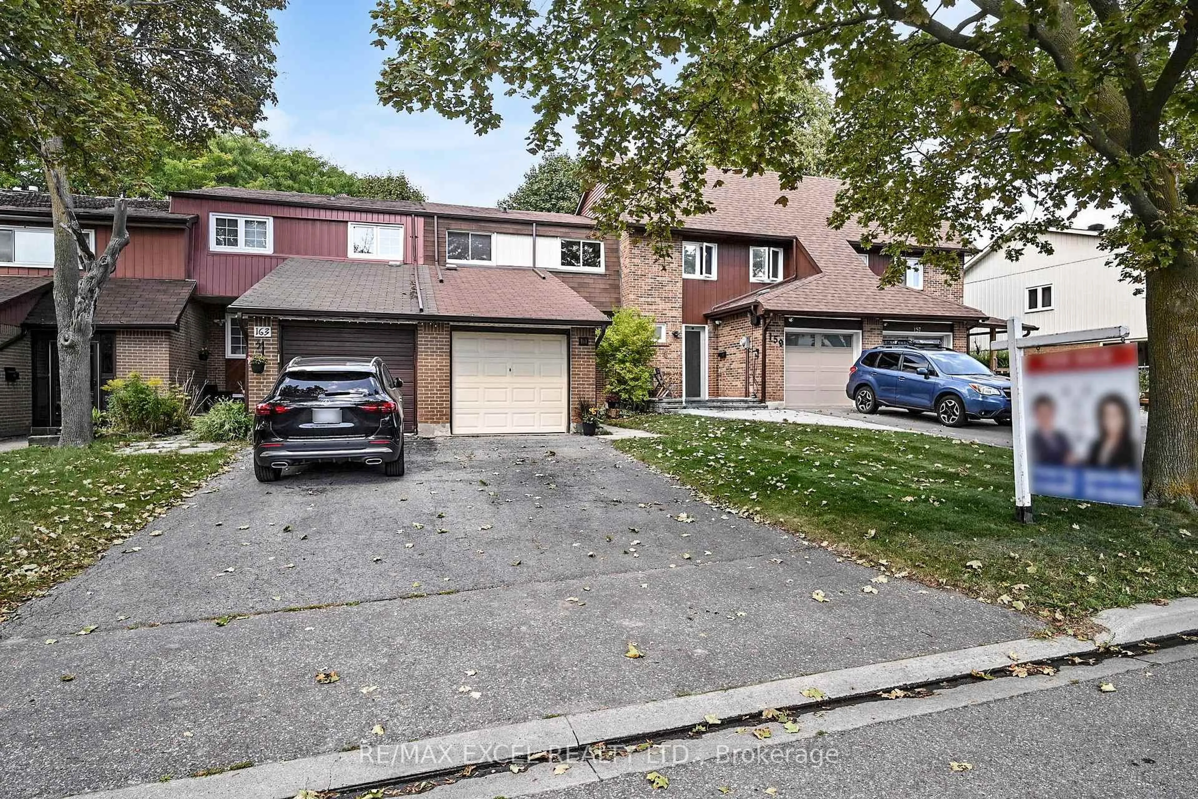 A pic from outside/outdoor area/front of a property/back of a property/a pic from drone, street for 161 Carolbreen Sq, Toronto Ontario M1V 1J1