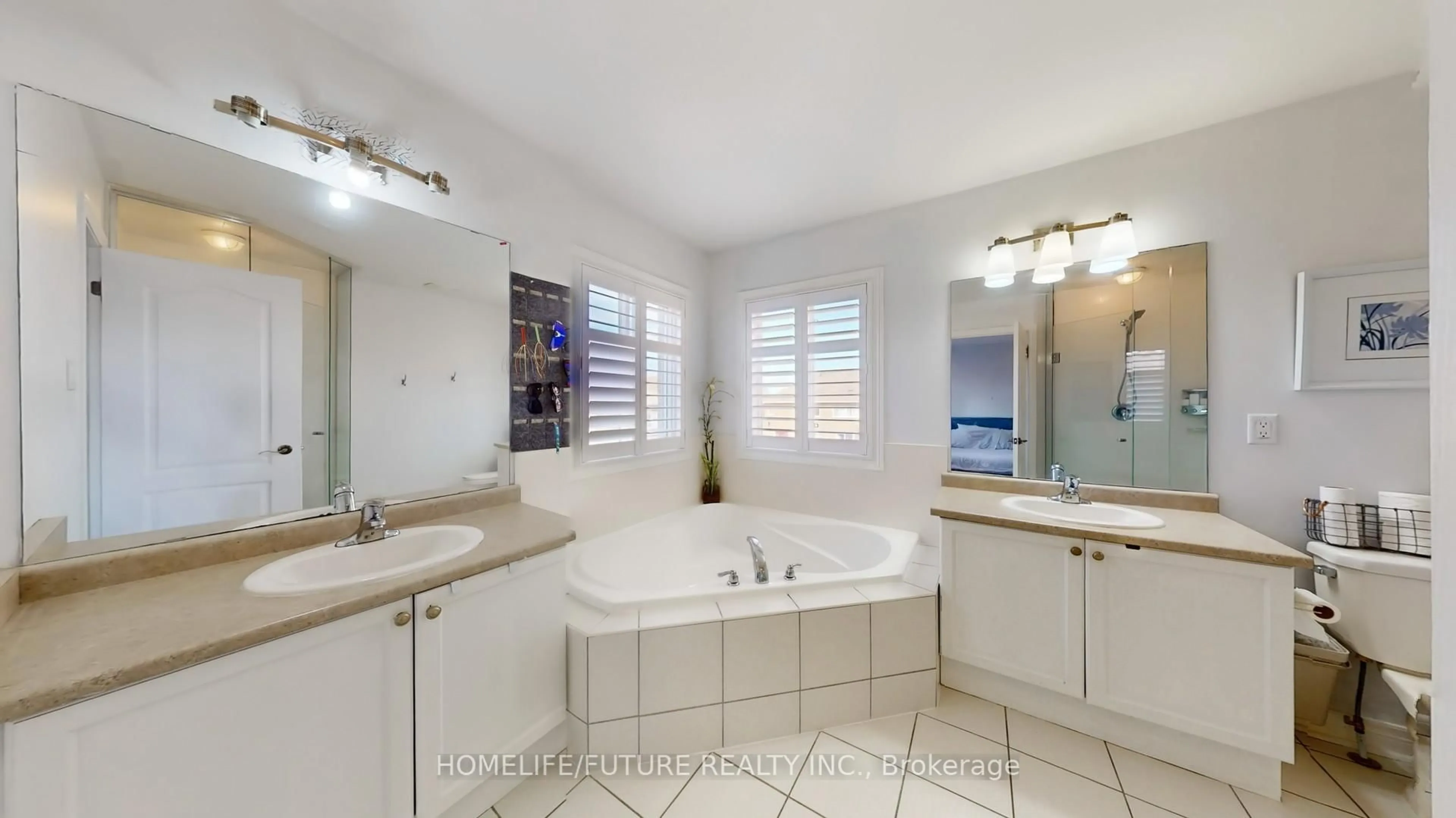 Contemporary bathroom, ceramic/tile floor for 44 Arfield Ave, Ajax Ontario L1Z 0G5