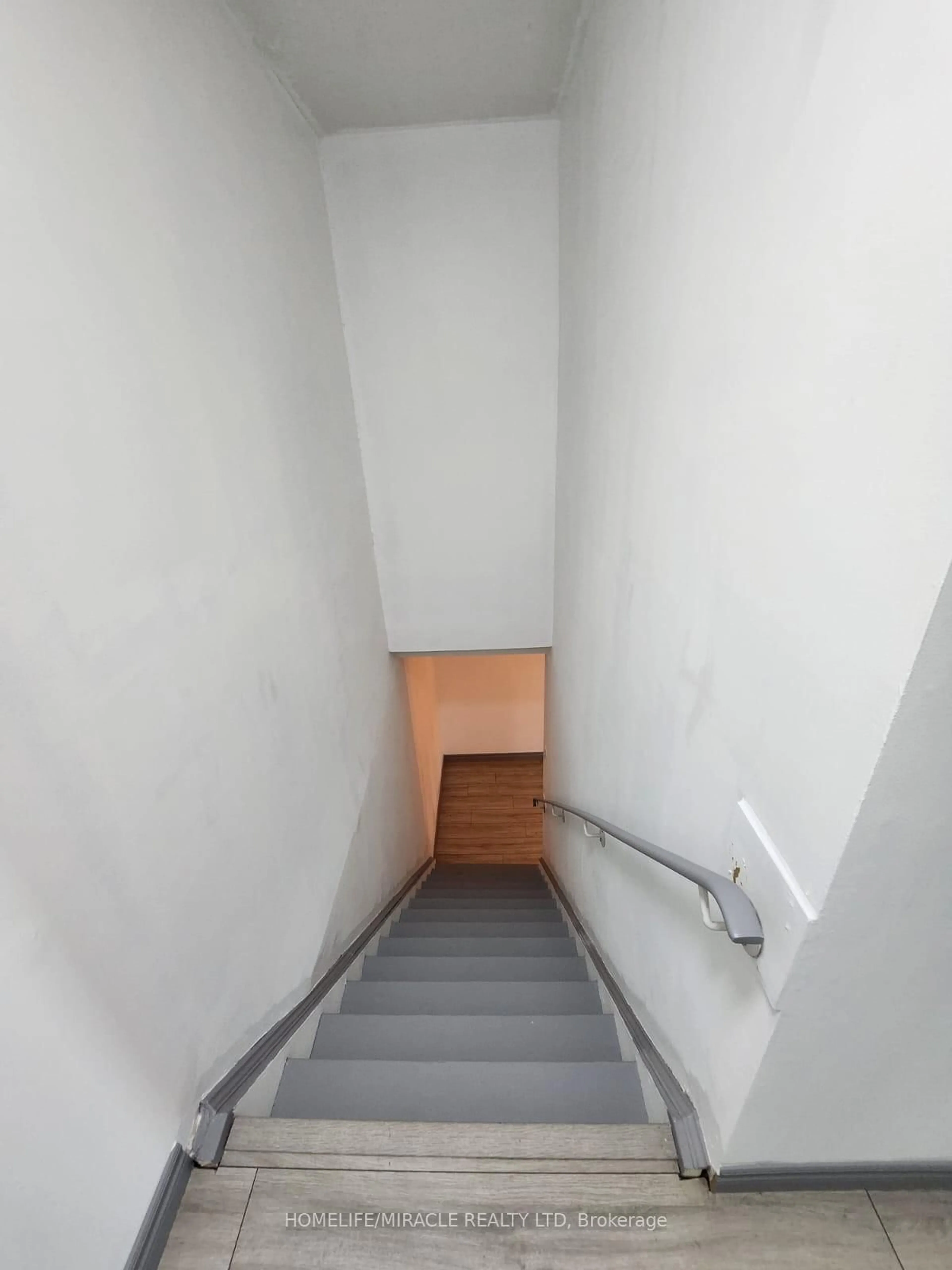 Stairs for 1100 Oxford St #2, Oshawa Ontario L1J 6G4