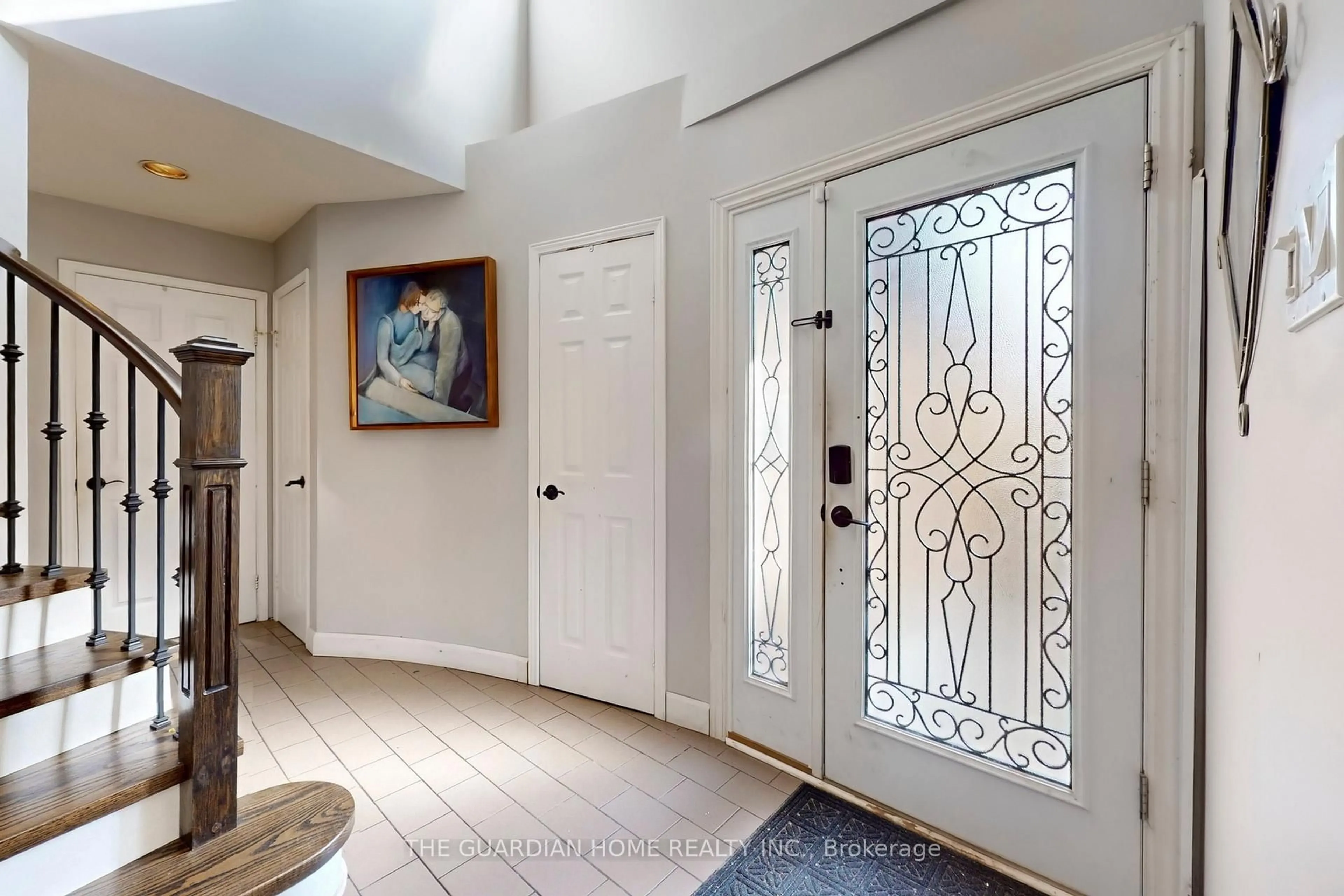 Indoor entryway for 622 Aspen Rd, Pickering Ontario L1V 3T7