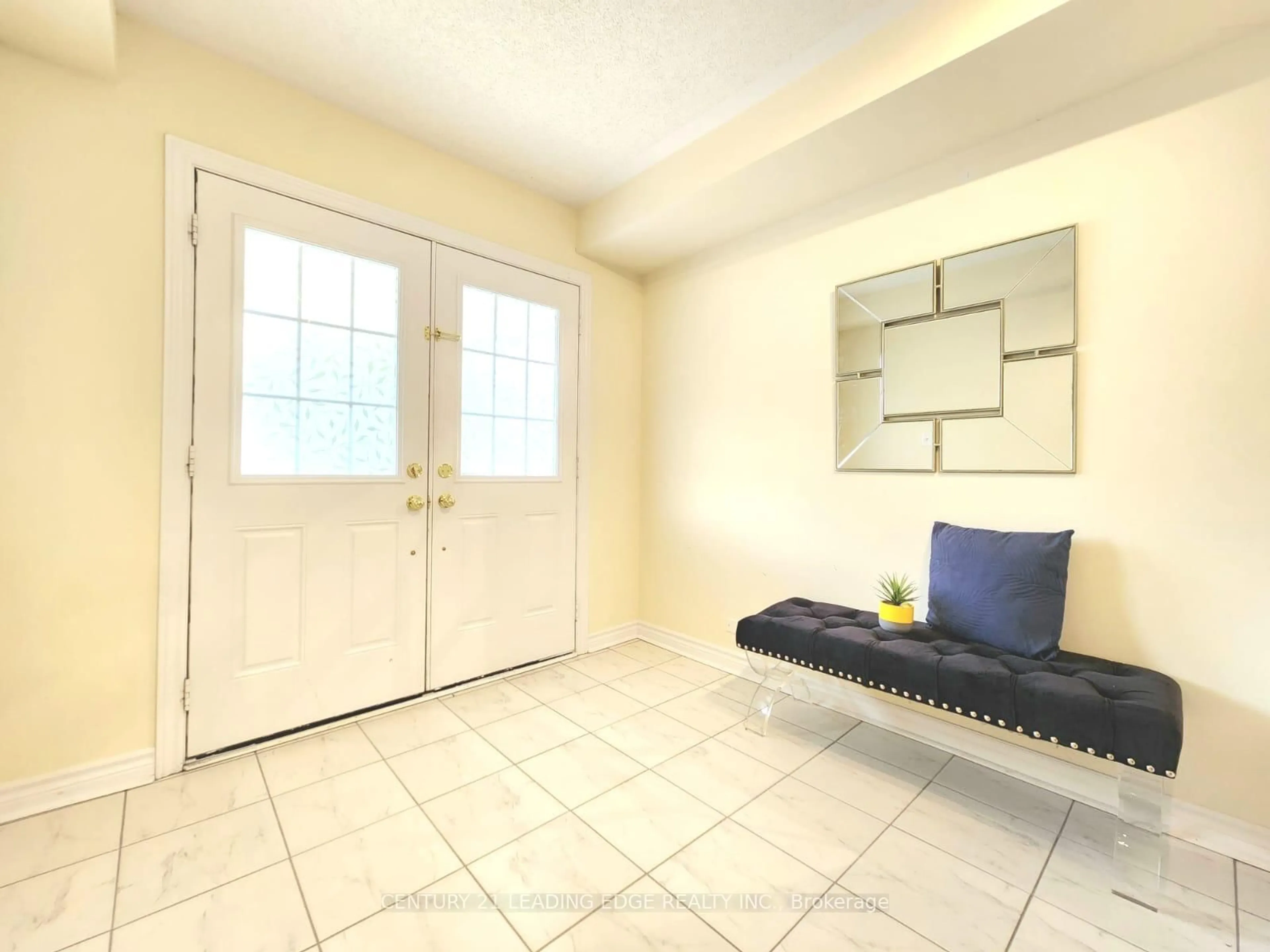 Indoor entryway for 1628 Winville Rd, Pickering Ontario L1X 0C7