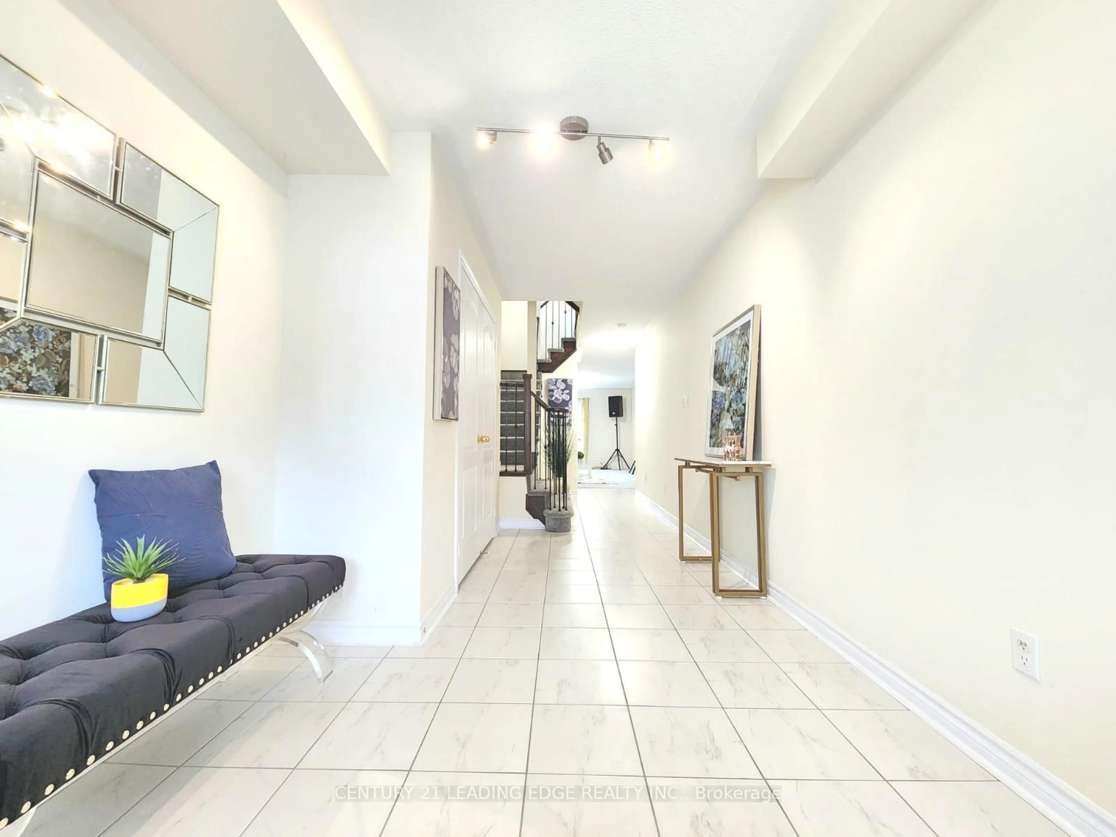 Indoor foyer for 1628 Winville Rd, Pickering Ontario L1X 0C7