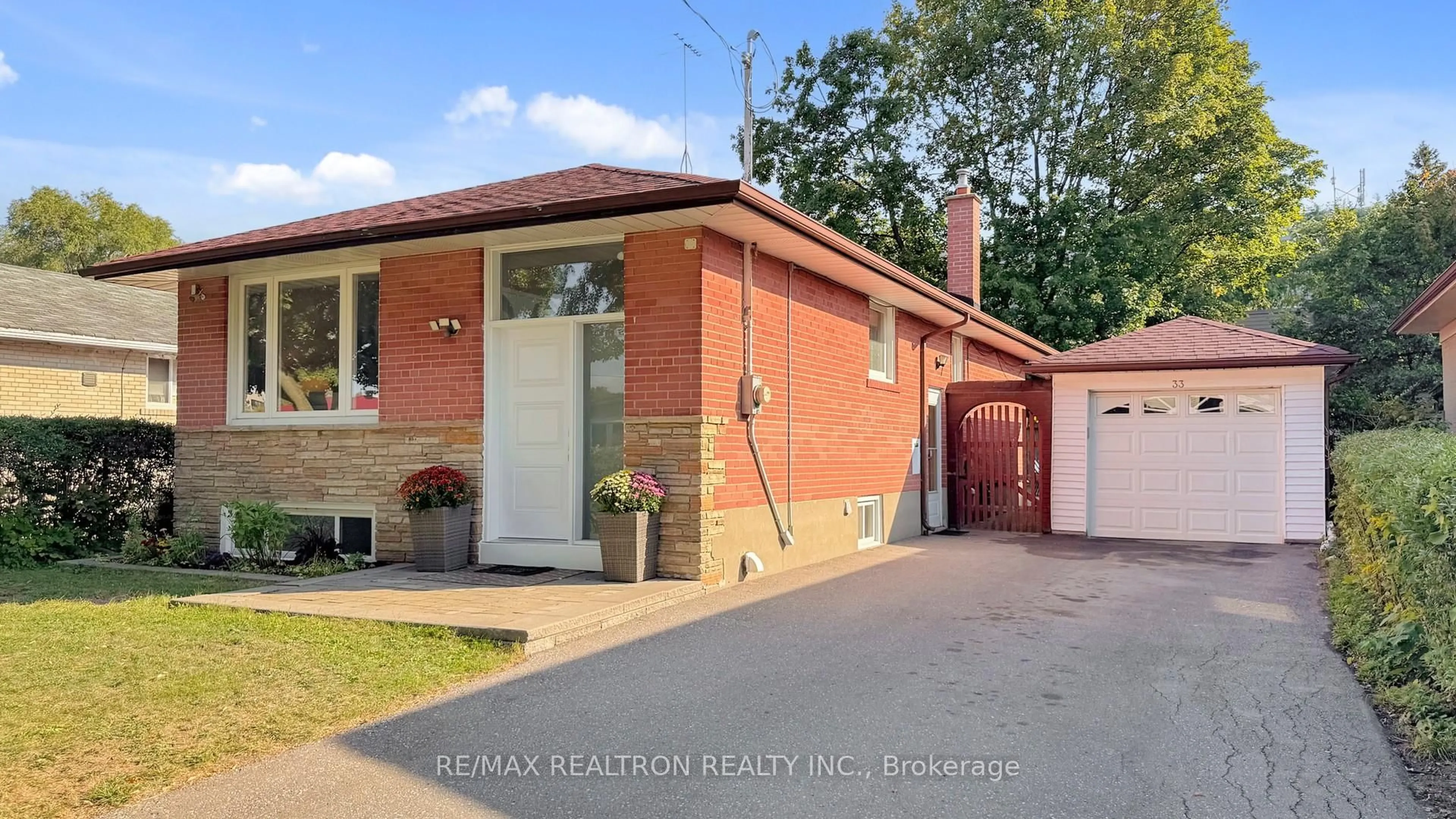 Home with brick exterior material, street for 33 Savarin St, Toronto Ontario M1J 1Z7