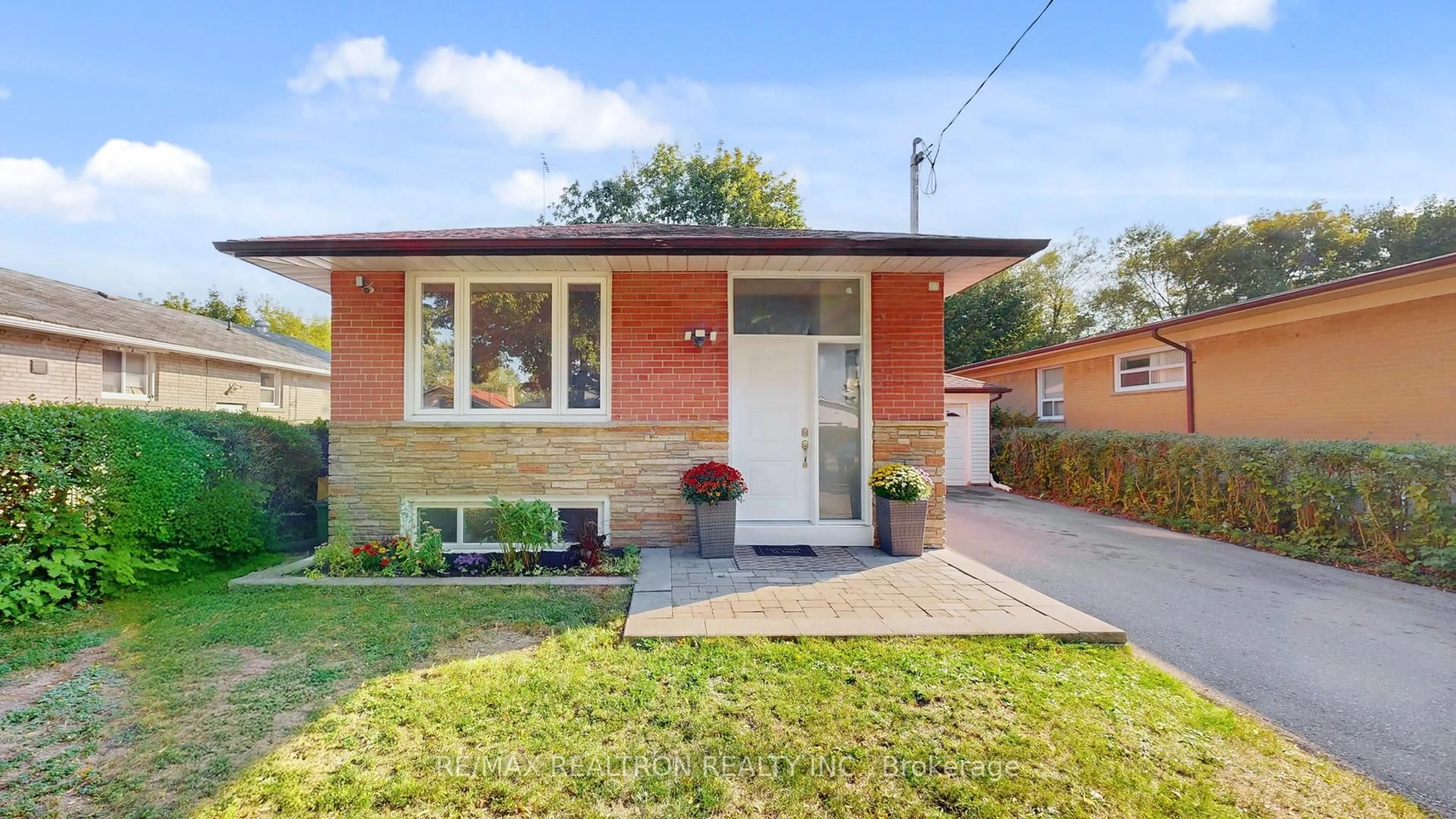 Home with brick exterior material, street for 33 Savarin St, Toronto Ontario M1J 1Z7