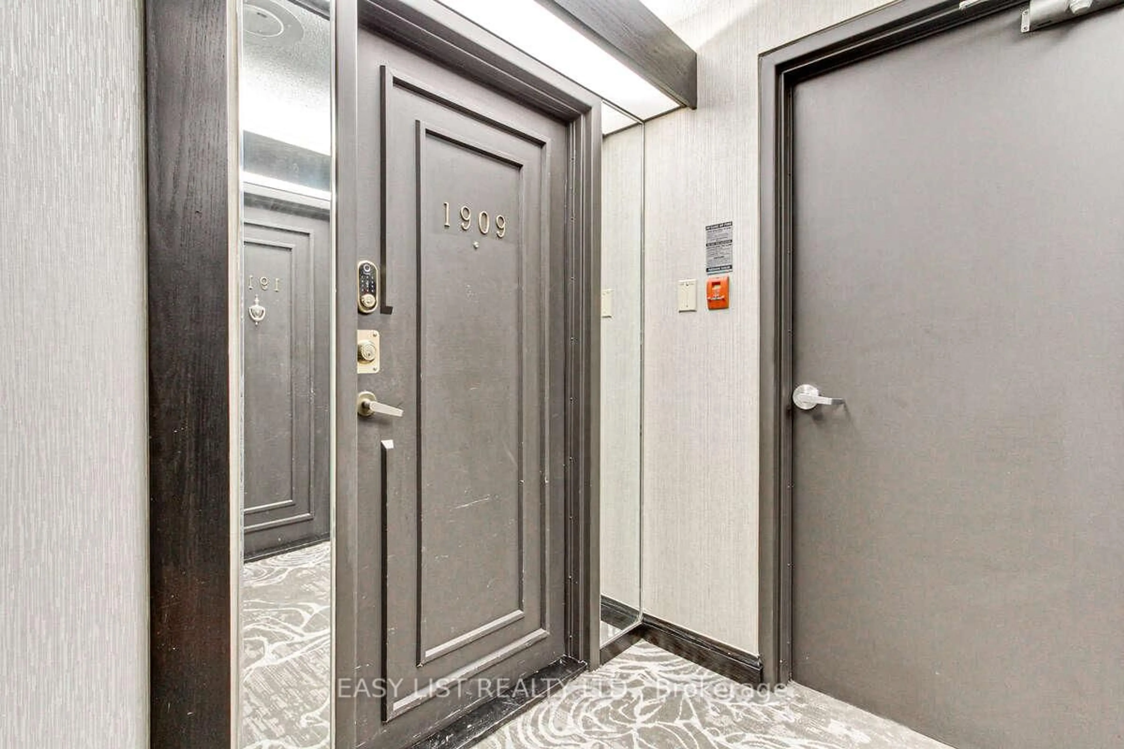 Indoor entryway for 2330 Bridletowne Circ #1909, Toronto Ontario M1W 3P6