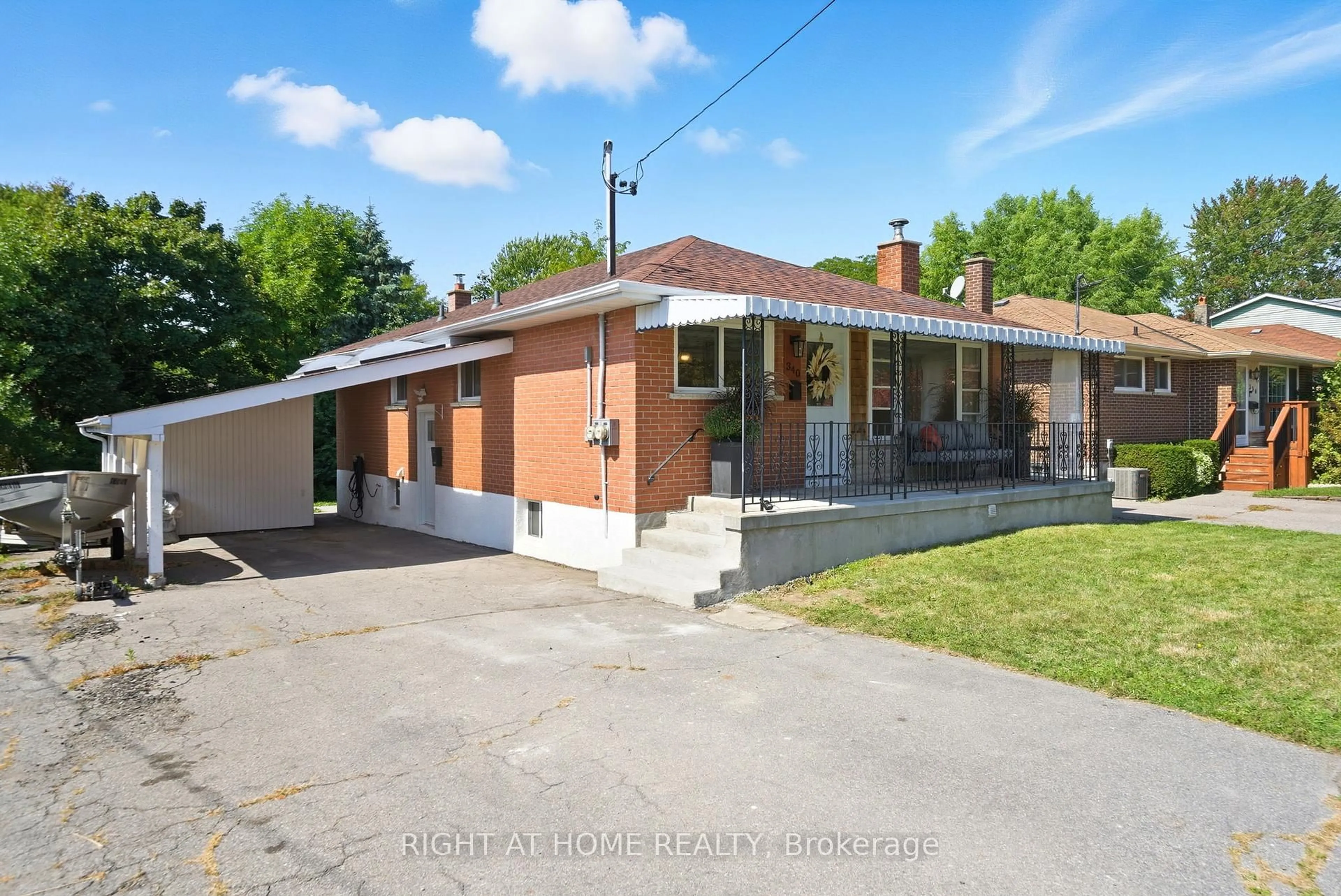 A pic from outside/outdoor area/front of a property/back of a property/a pic from drone, street for 340 Grandview St, Oshawa Ontario L1H 7C7
