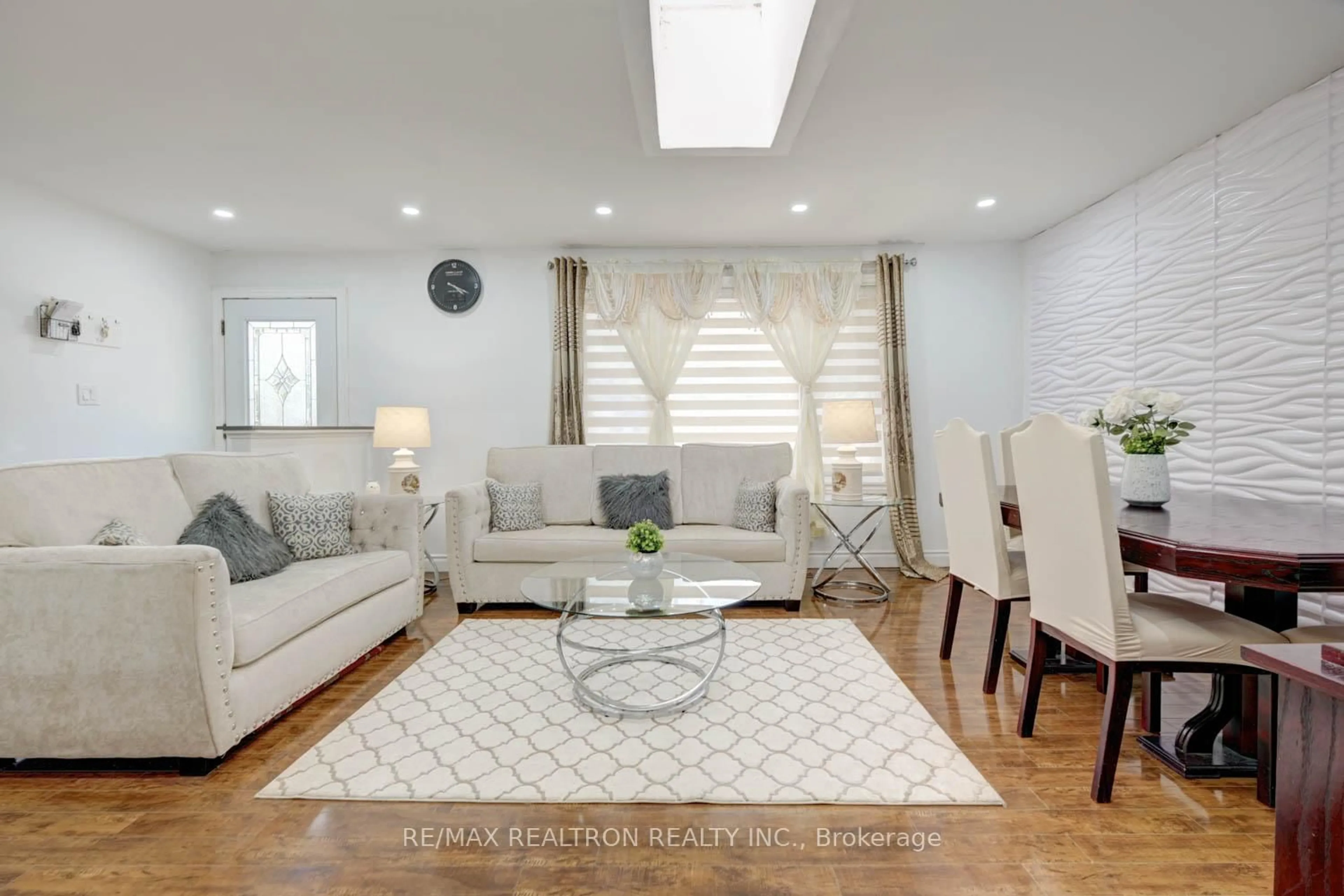 Living room with furniture, unknown for 3853 Finch Ave, Toronto Ontario M1T 3G1