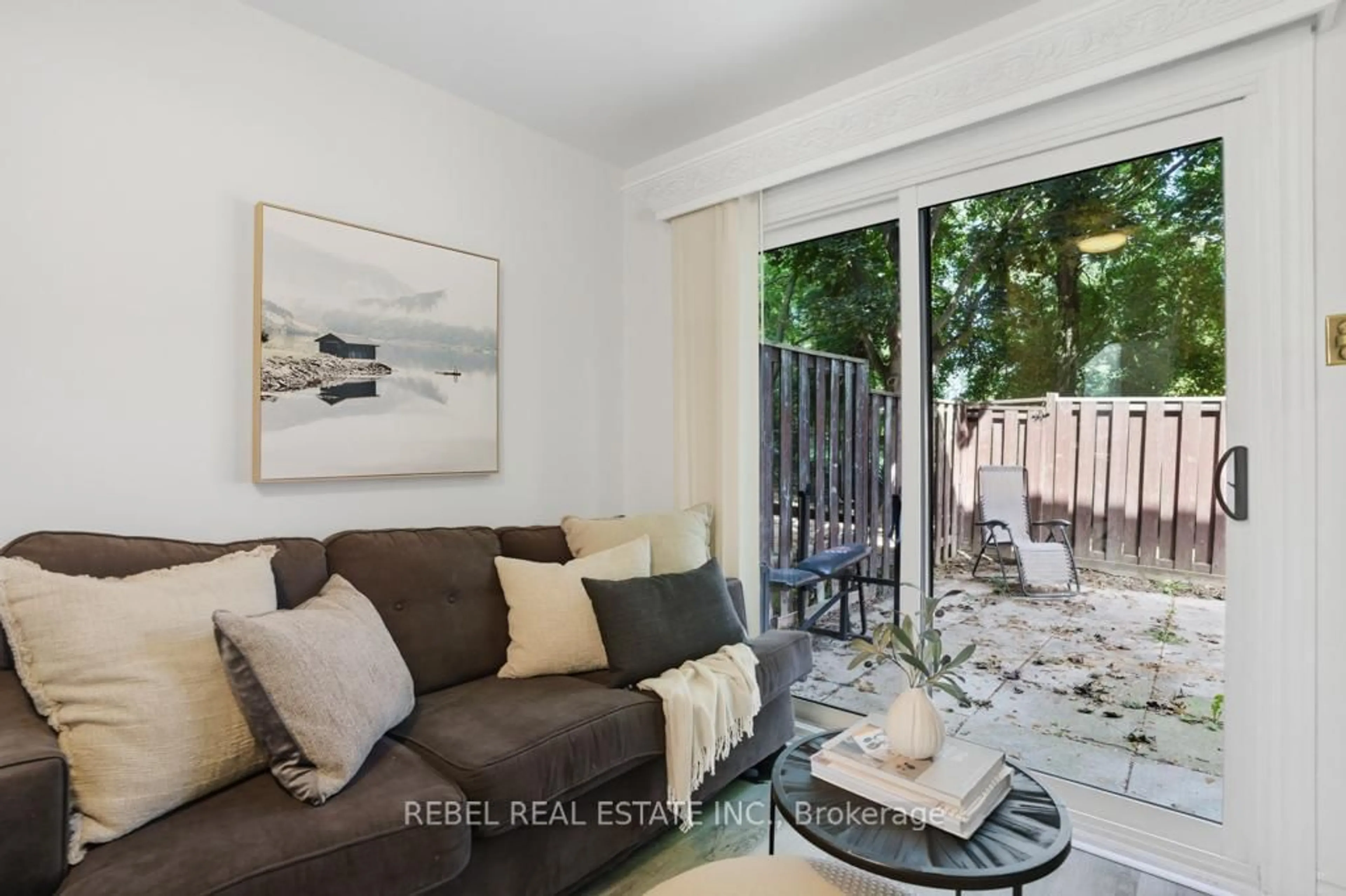 Living room with furniture, unknown for 10 The Bridle Path, Clarington Ontario L1C 3W1