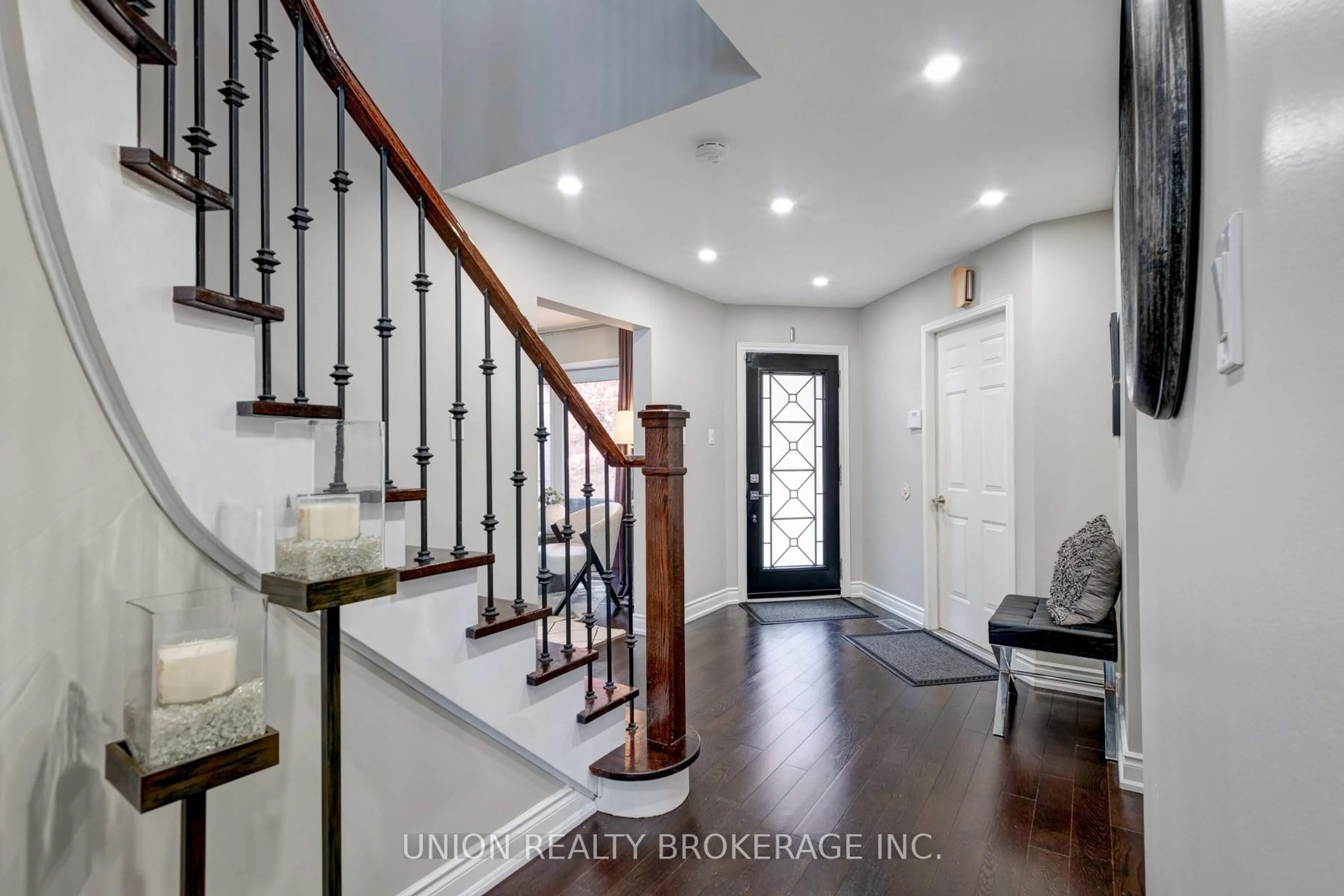 Indoor entryway for 1022 Benton Cres, Pickering Ontario L1X 1M7