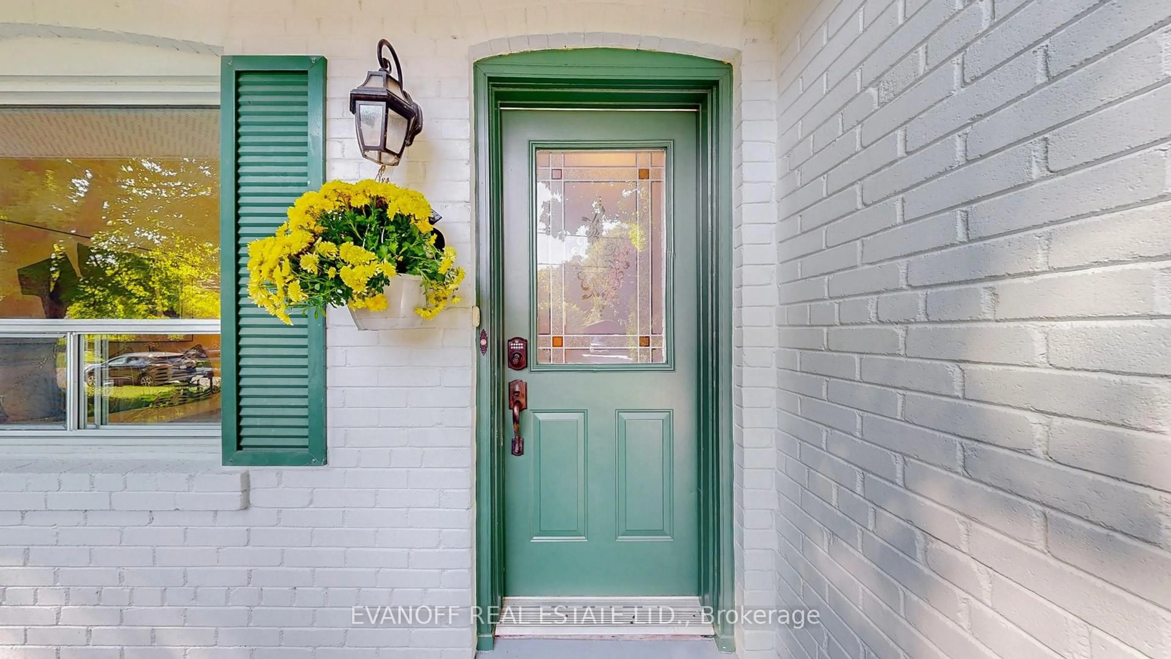 Indoor entryway for 46 Mcnab Blvd, Toronto Ontario M1M 2W5