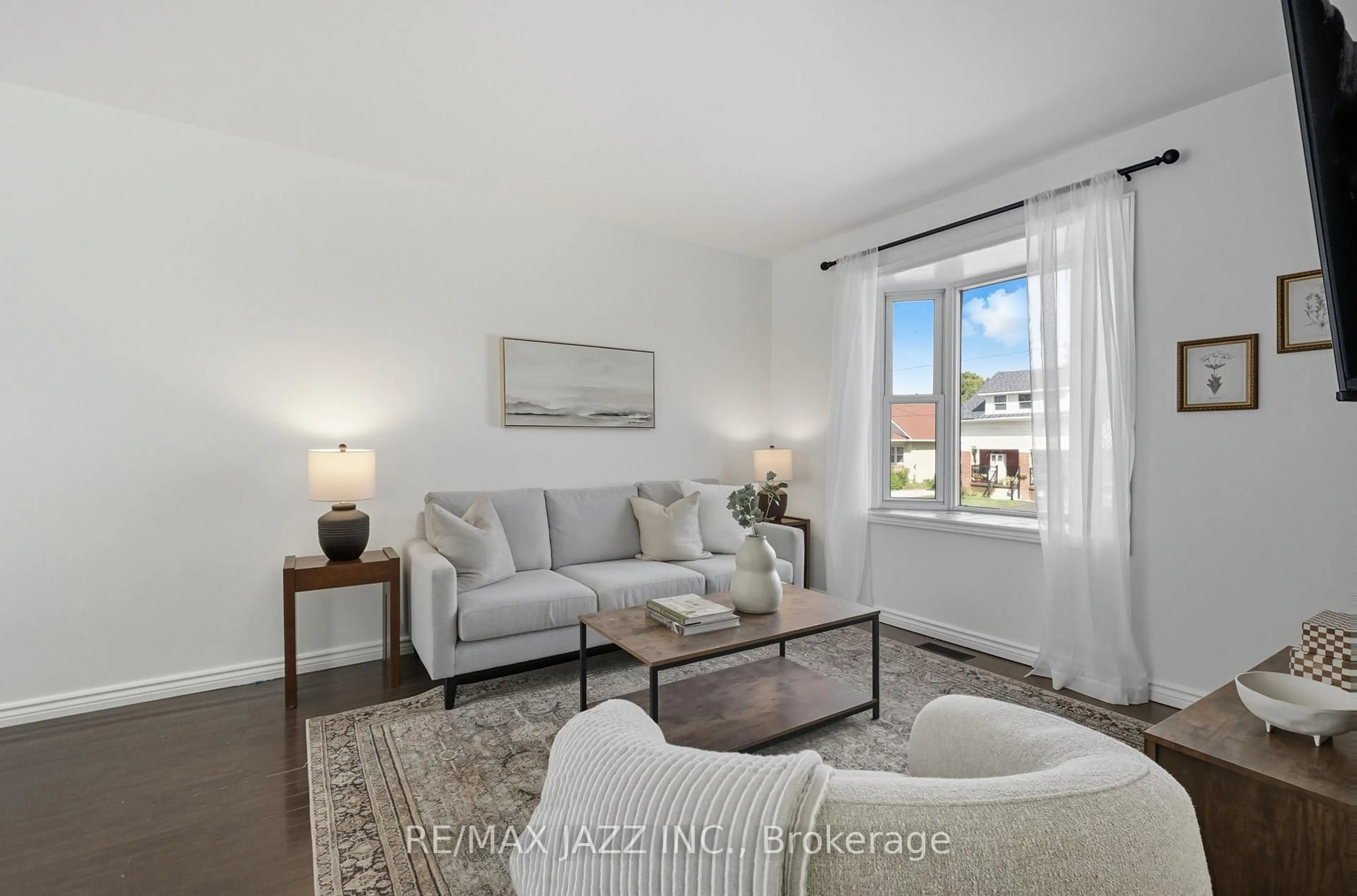 Living room with furniture, unknown for 264 Ritson Rd, Oshawa Ontario L1H 5J1